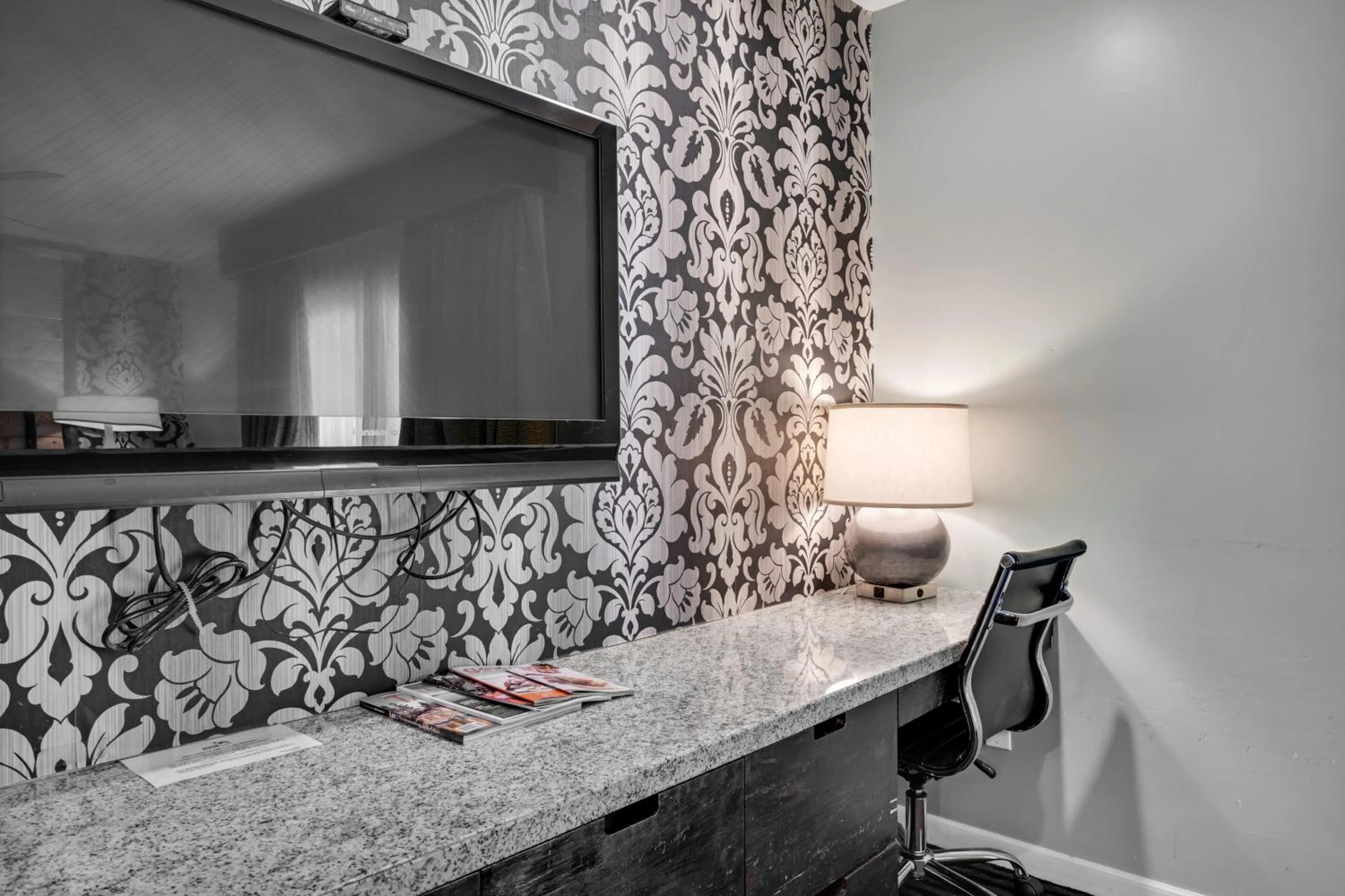 TV and multimedia in 3 Peaks Resort & Beach Club