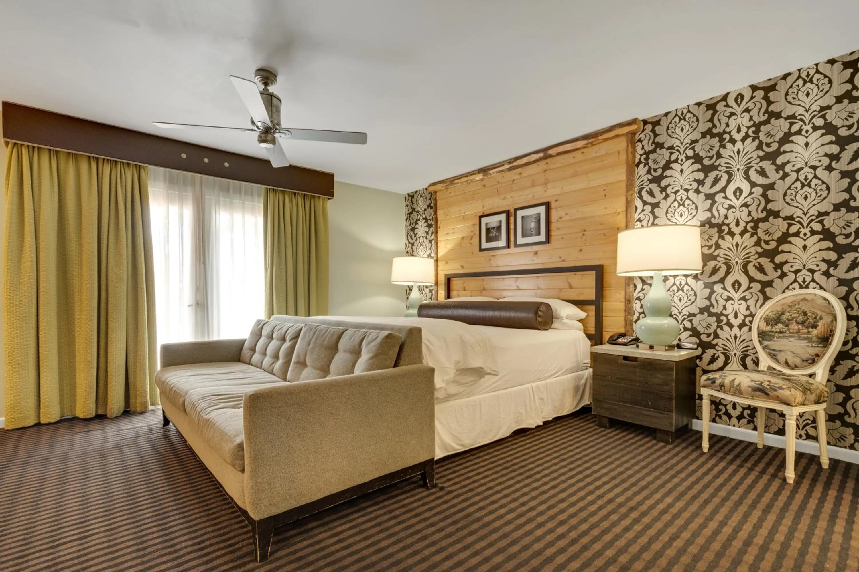 Seating area, Bed in 3 Peaks Resort & Beach Club