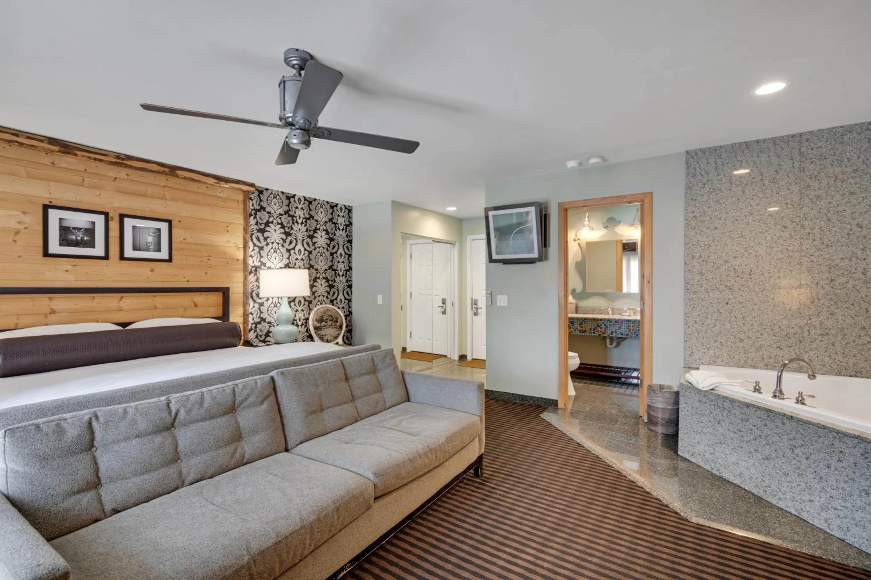 Seating area, Bed in 3 Peaks Resort & Beach Club