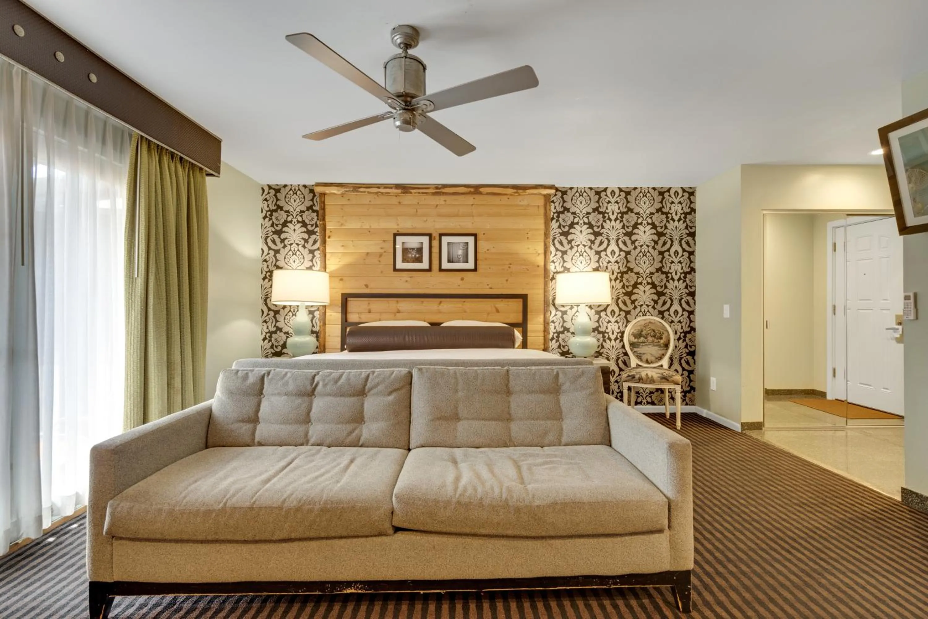 Seating area, Bed in 3 Peaks Resort & Beach Club