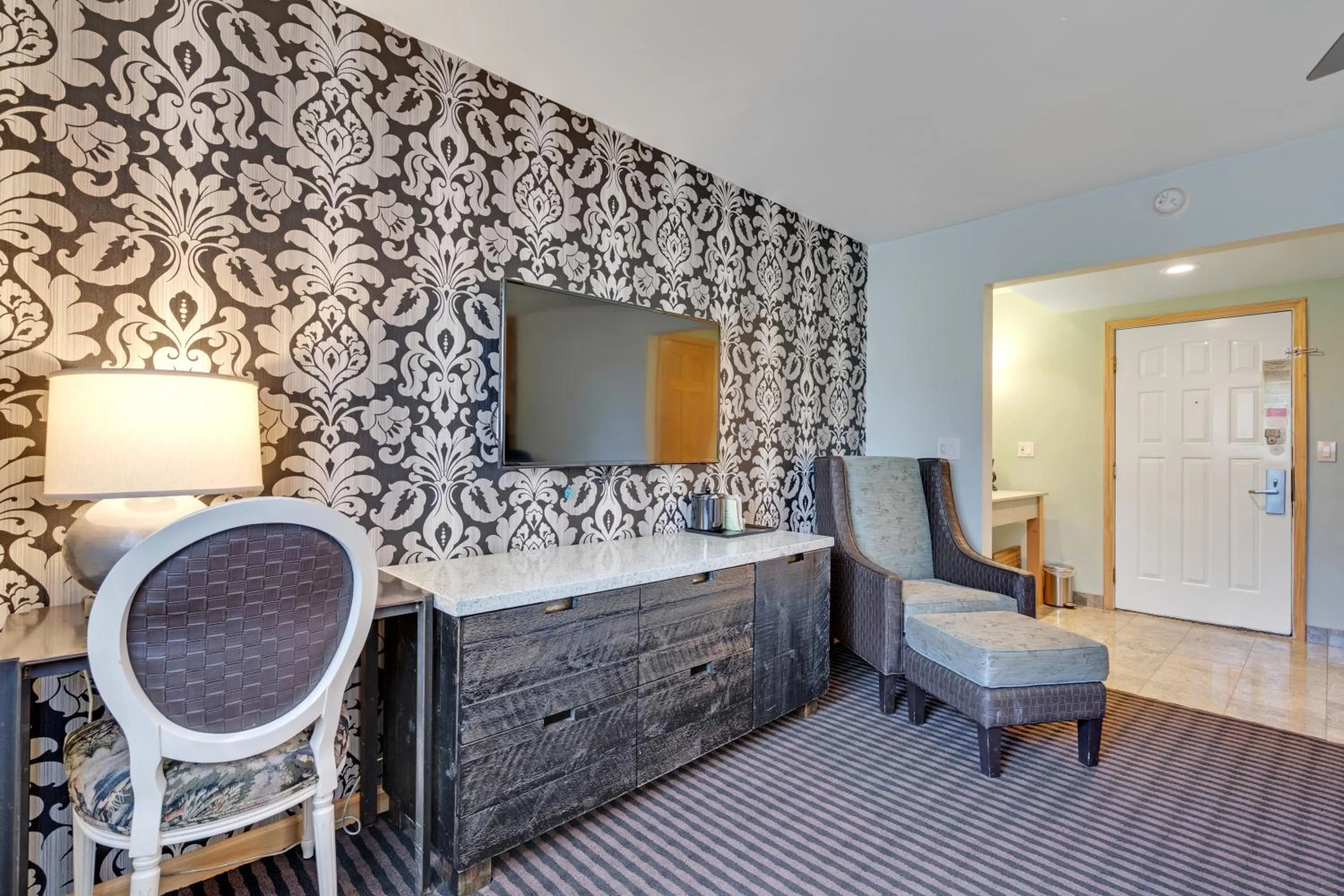 TV and multimedia in 3 Peaks Resort & Beach Club