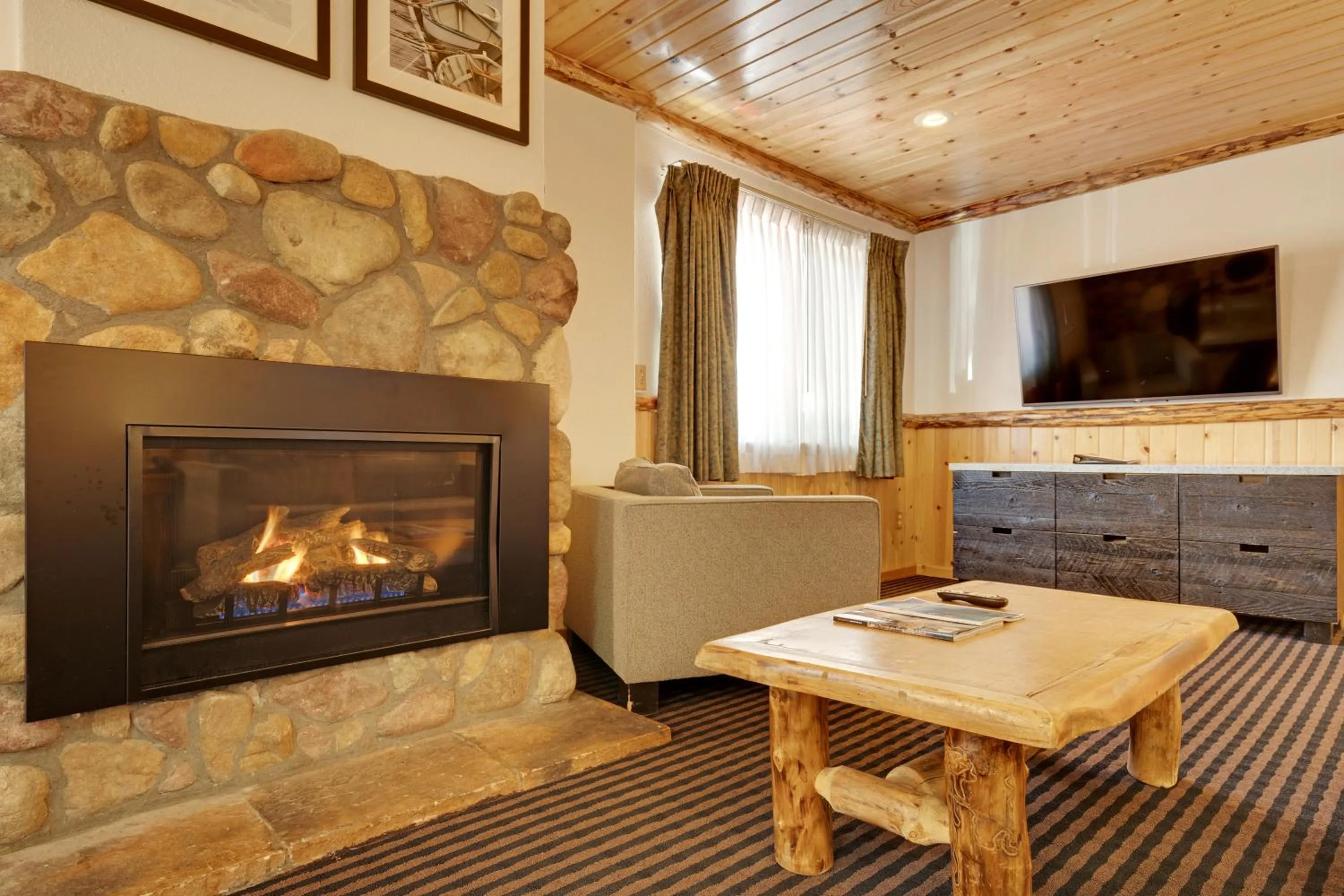 TV and multimedia in 3 Peaks Resort & Beach Club