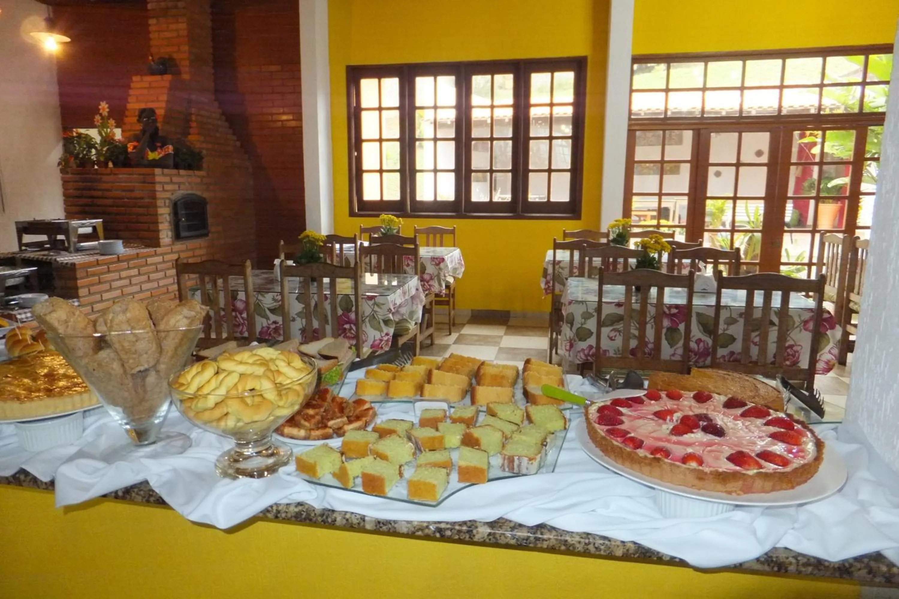 Restaurant/places to eat in Pousada Aconchego de Minas