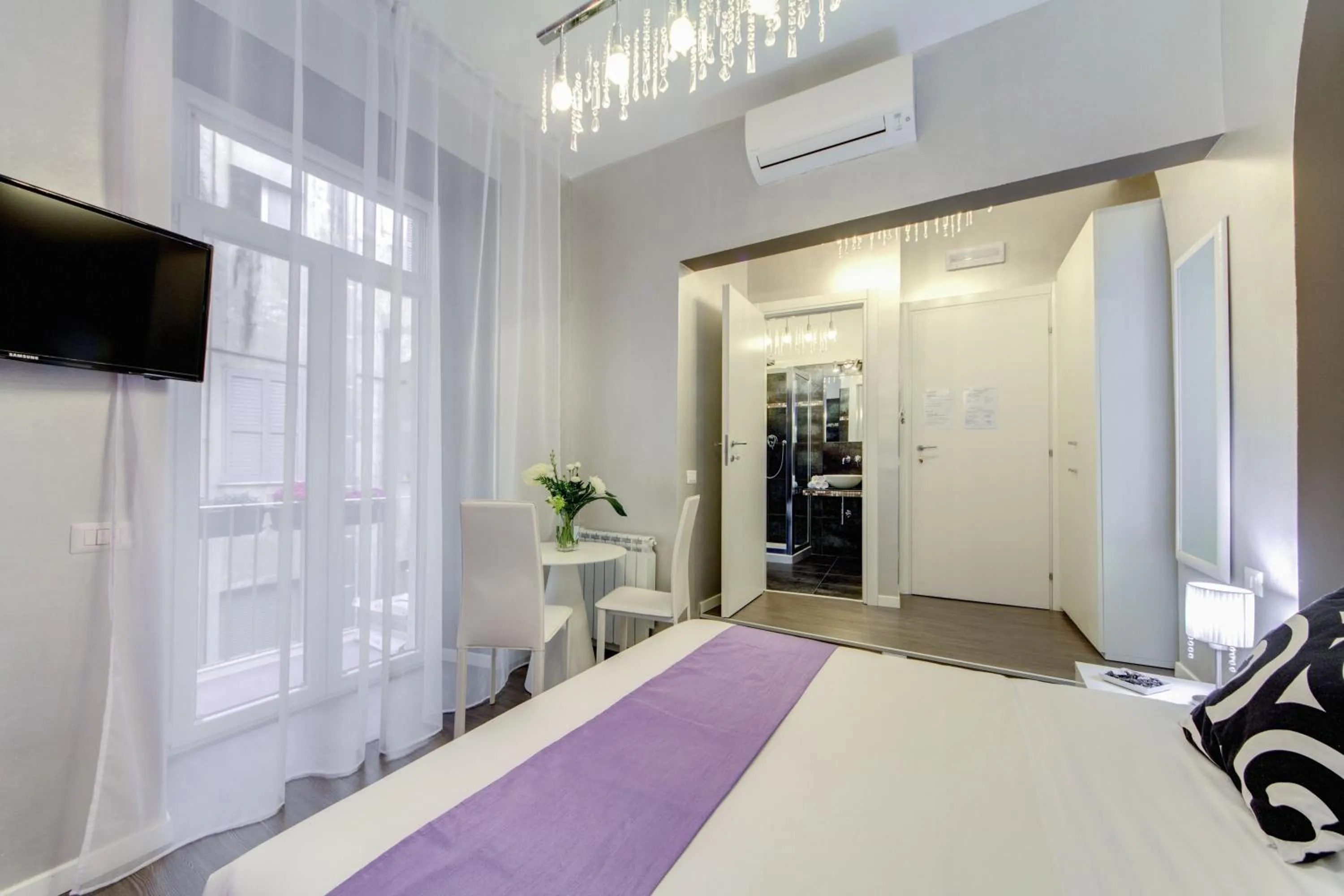 Photo of the whole room, Bed in B&B Colosseo Panoramic Rooms