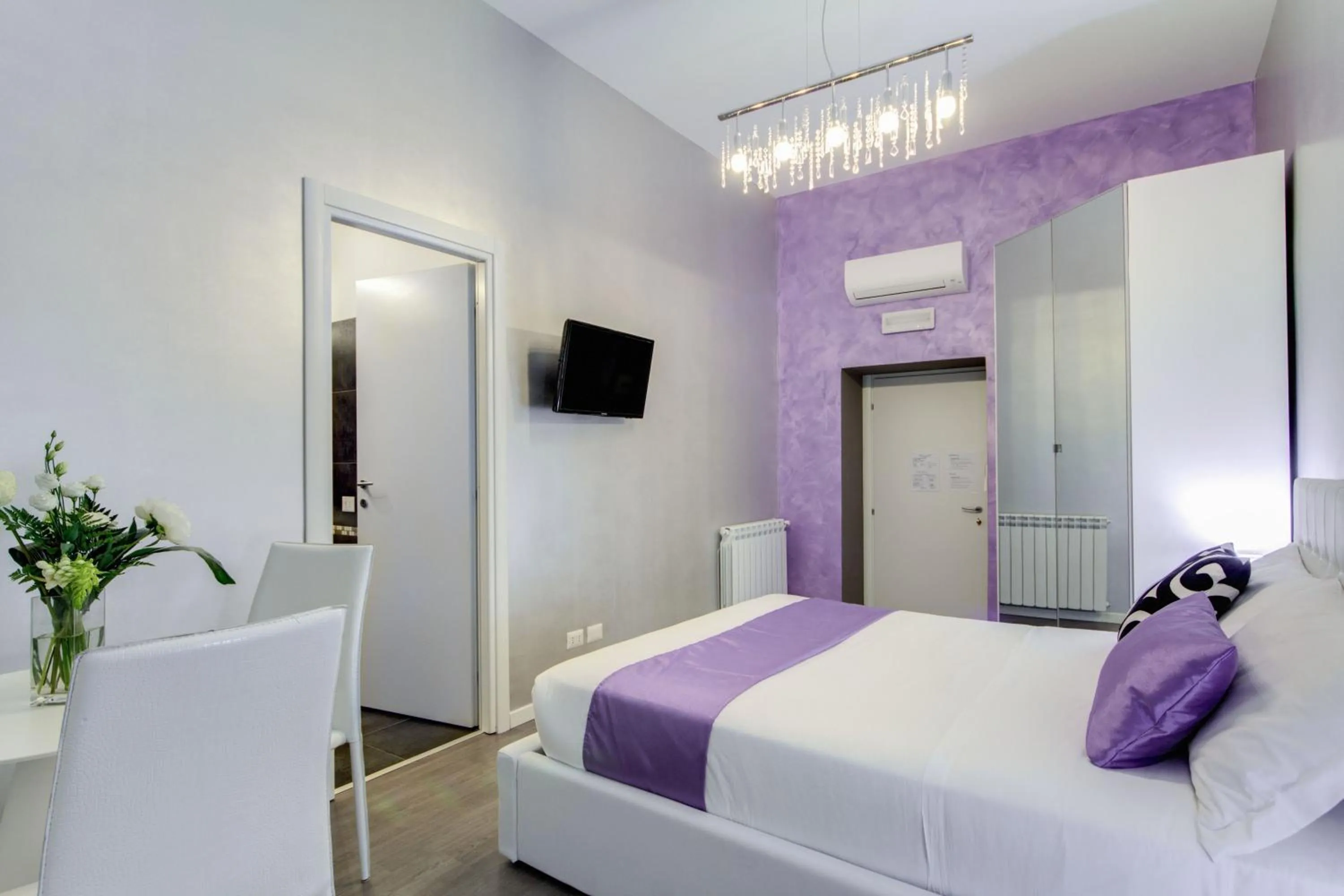 Photo of the whole room, Bed in B&B Colosseo Panoramic Rooms