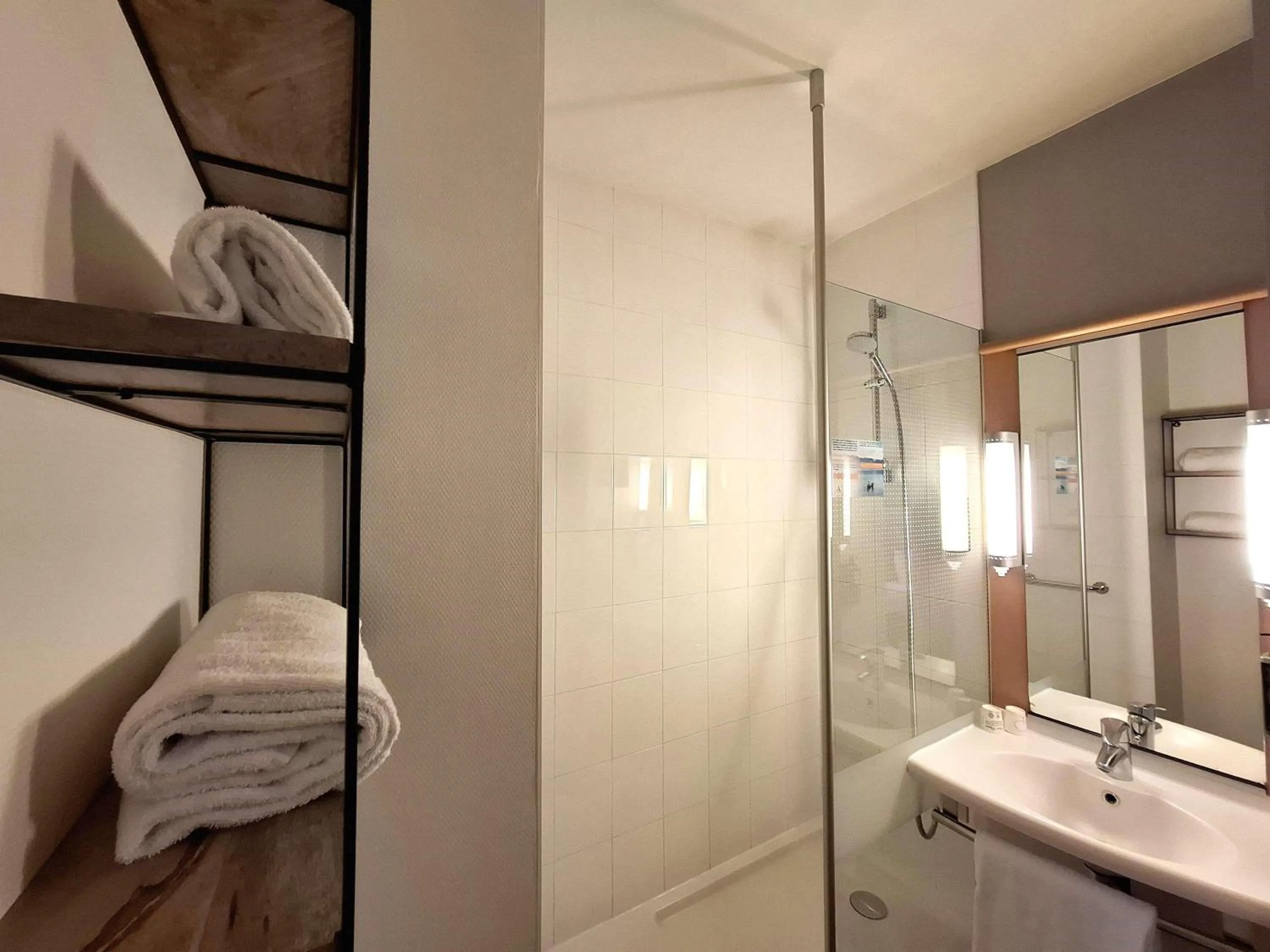 Bedroom, Bed in ibis Annecy Centre Vieille Ville