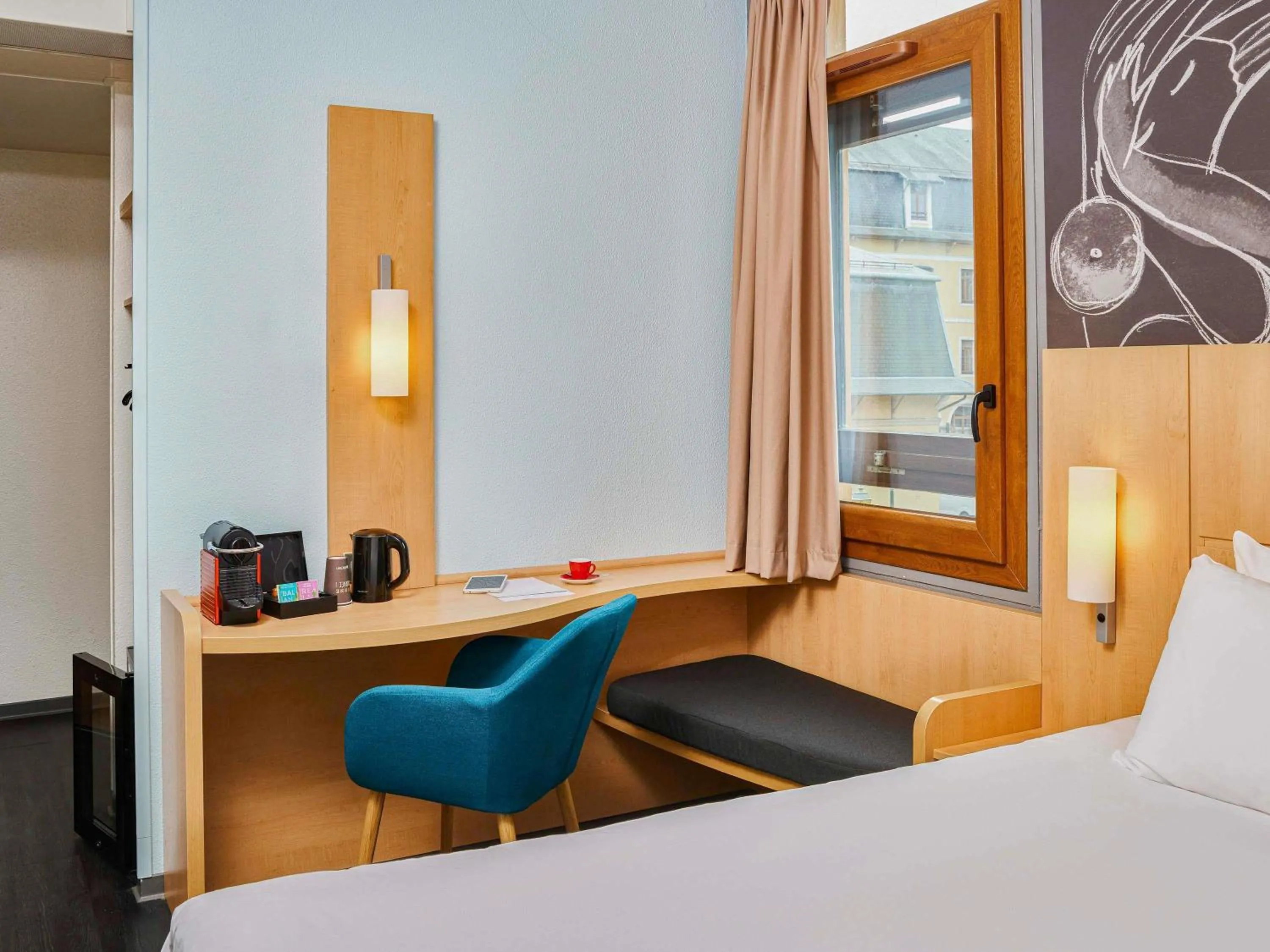 Bedroom, Bed in ibis Annecy Centre Vieille Ville