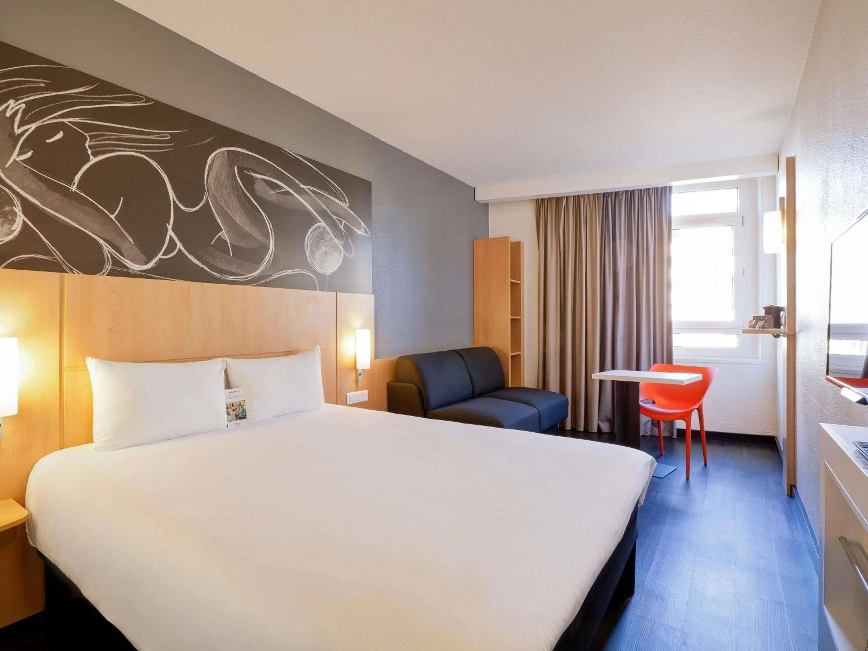 Bedroom, Bed in ibis Annecy Centre Vieille Ville