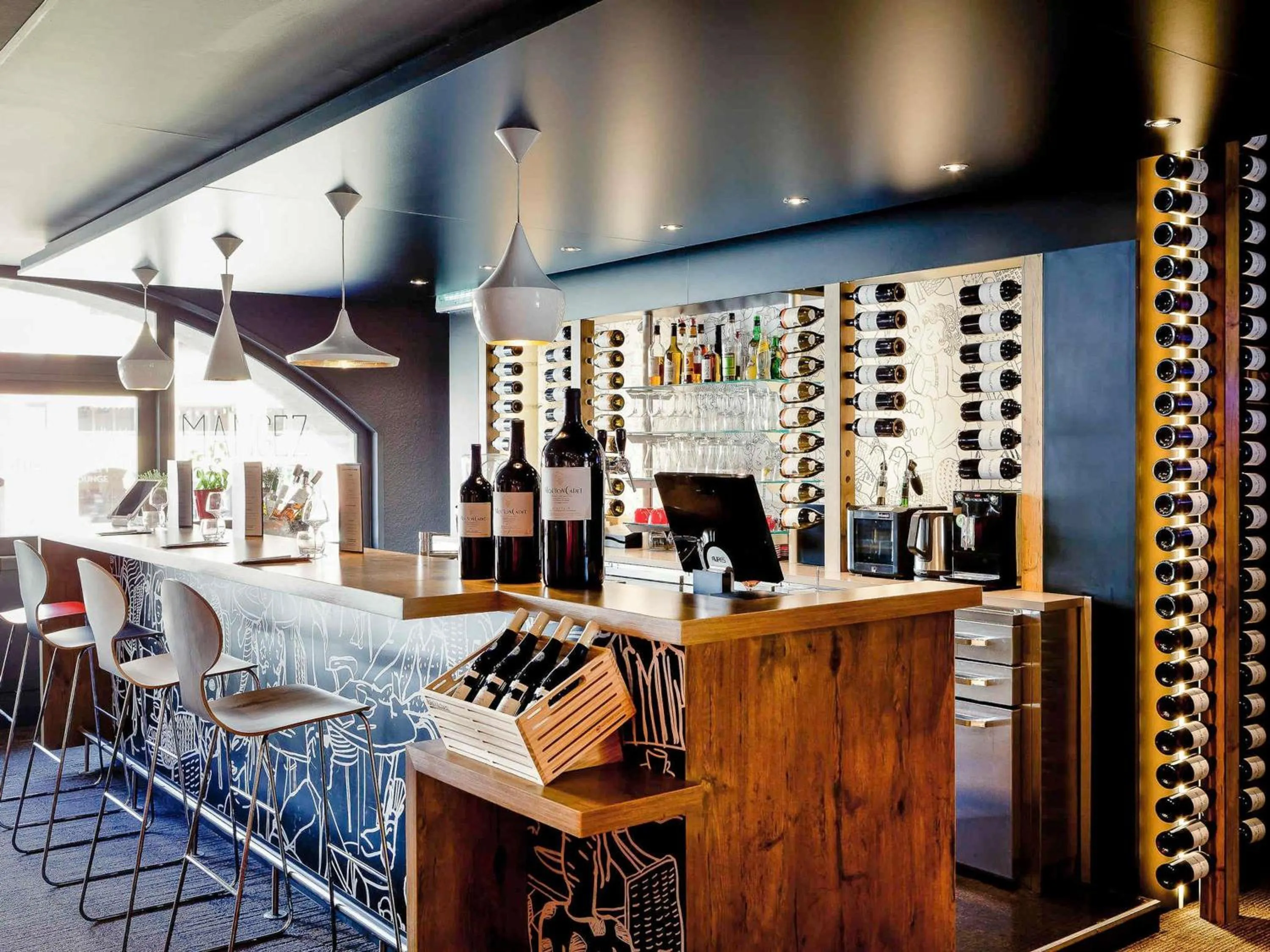 Lounge or bar in ibis Annecy Centre Vieille Ville