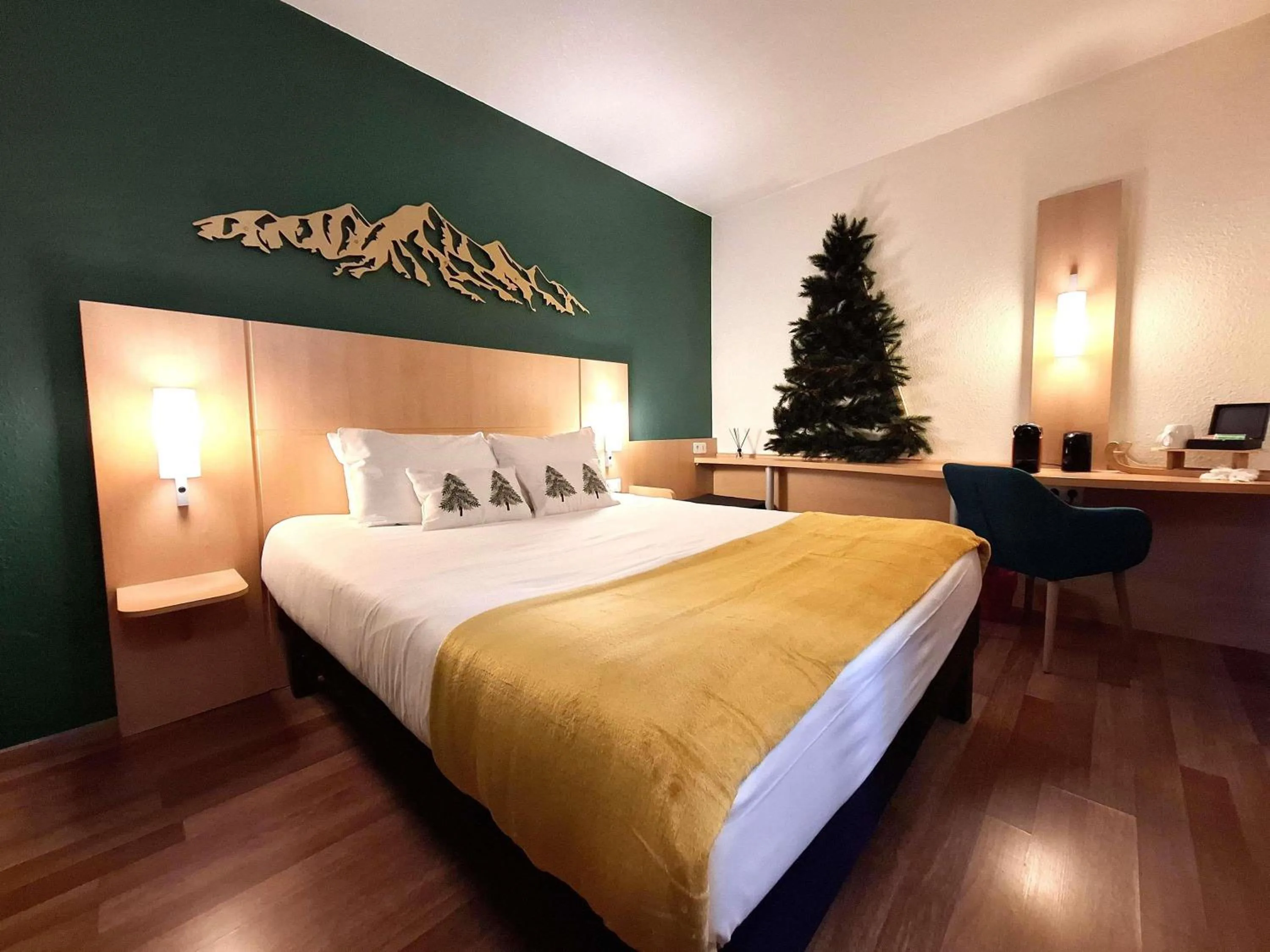 Bedroom, Bed in ibis Annecy Centre Vieille Ville