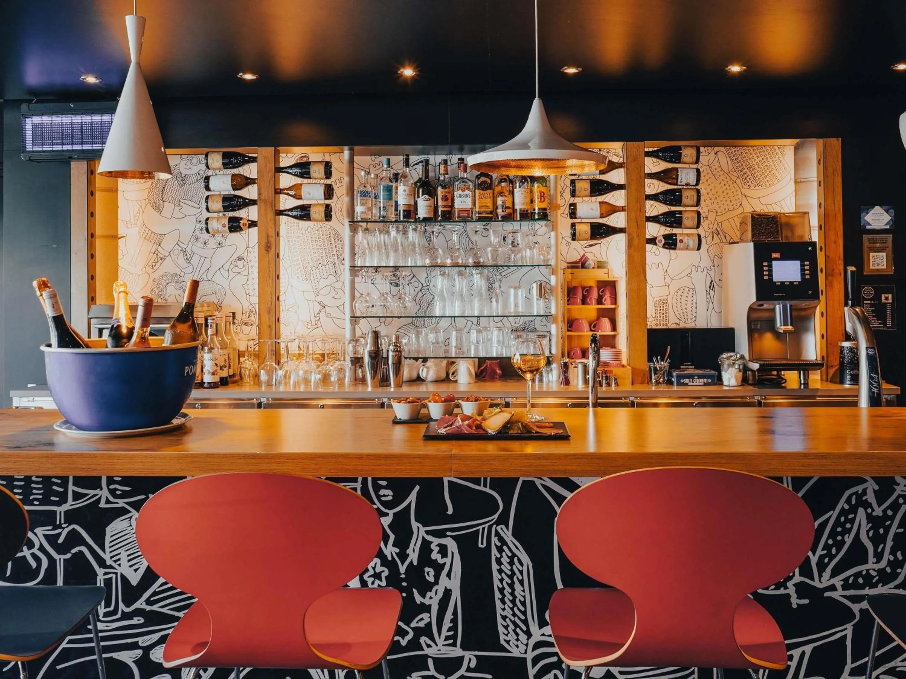 Lounge or bar in ibis Annecy Centre Vieille Ville