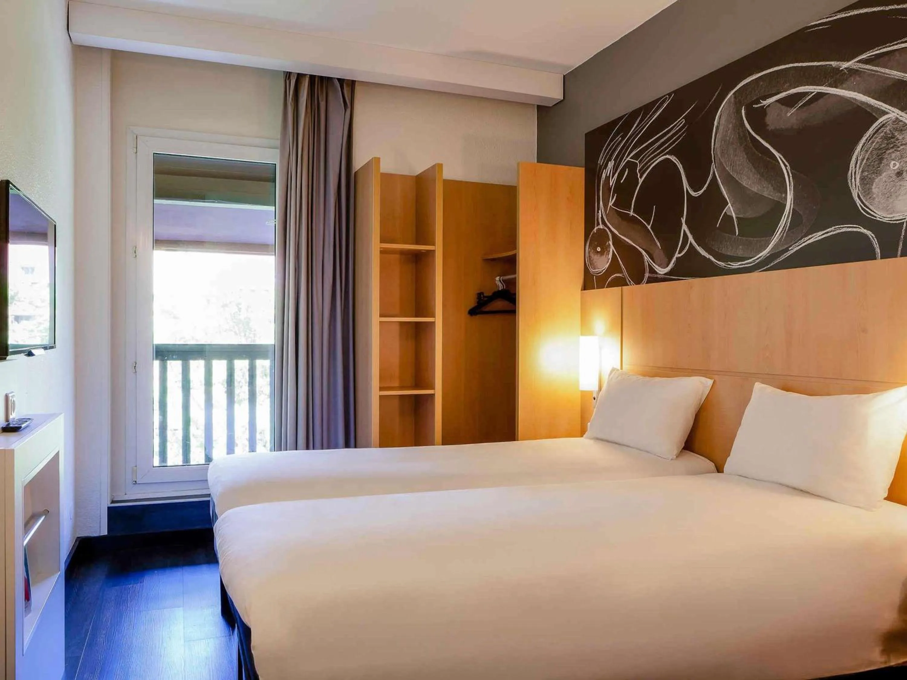 Bedroom, Bed in ibis Annecy Centre Vieille Ville