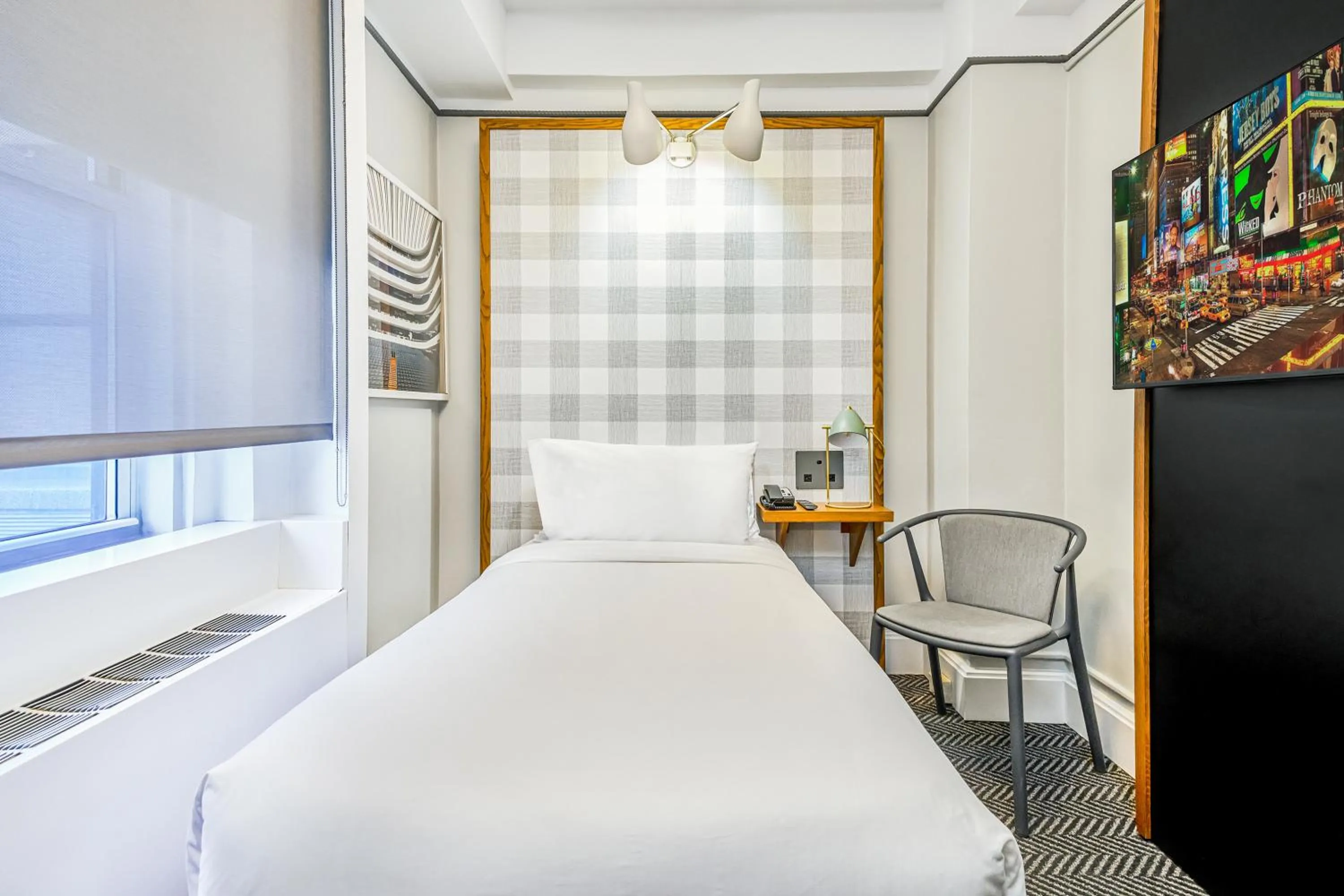 Bed in Paramount Times Square - A Generator Hotel