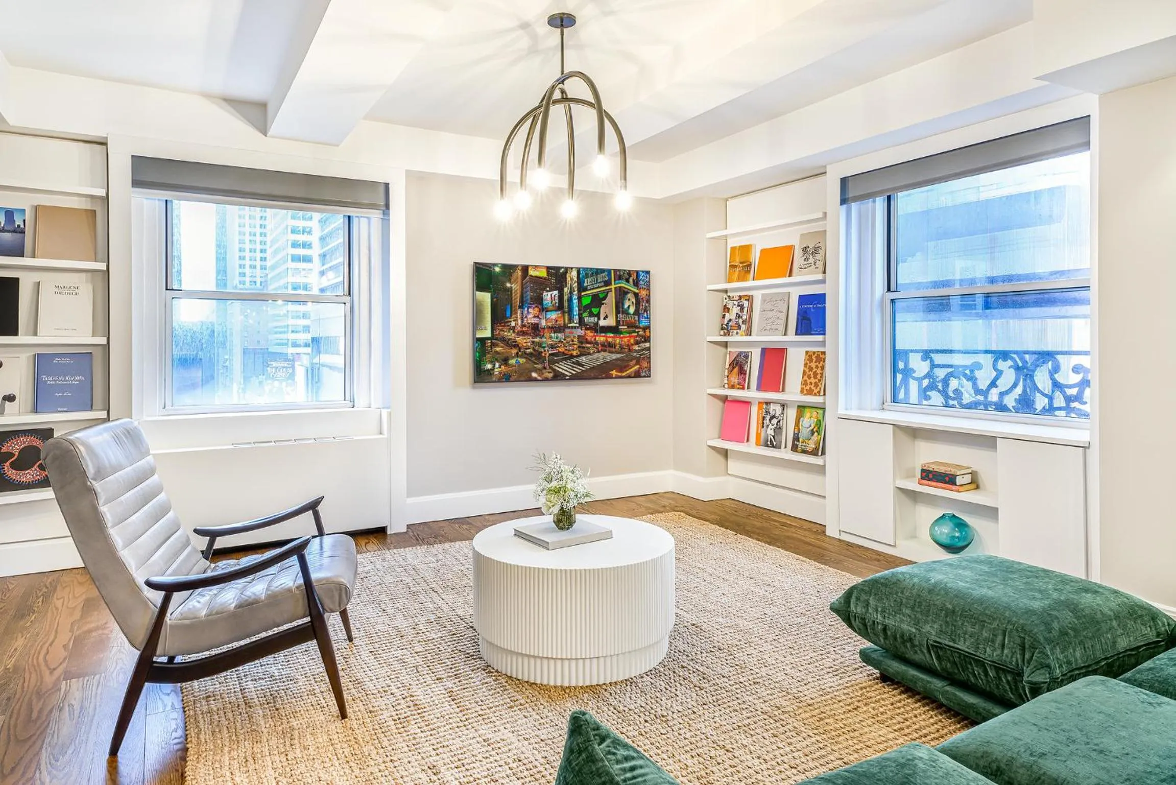 Living room in Paramount Times Square - A Generator Hotel