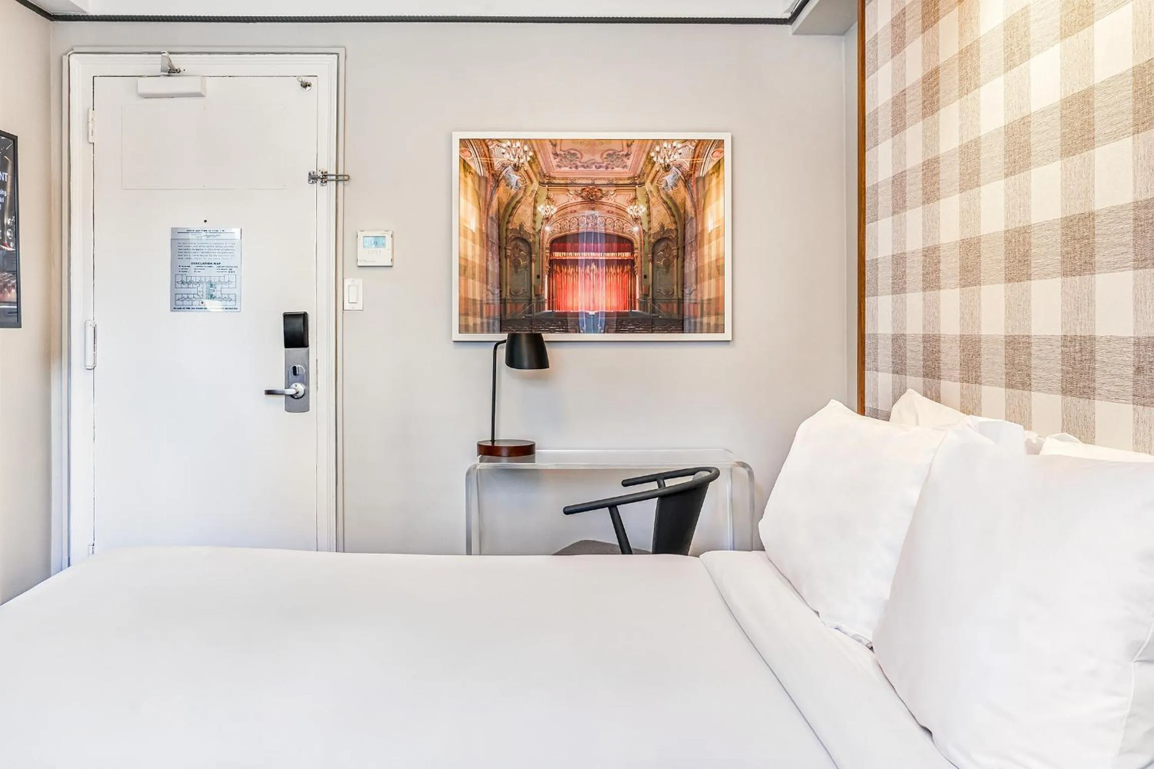 Bed in Paramount Times Square - A Generator Hotel