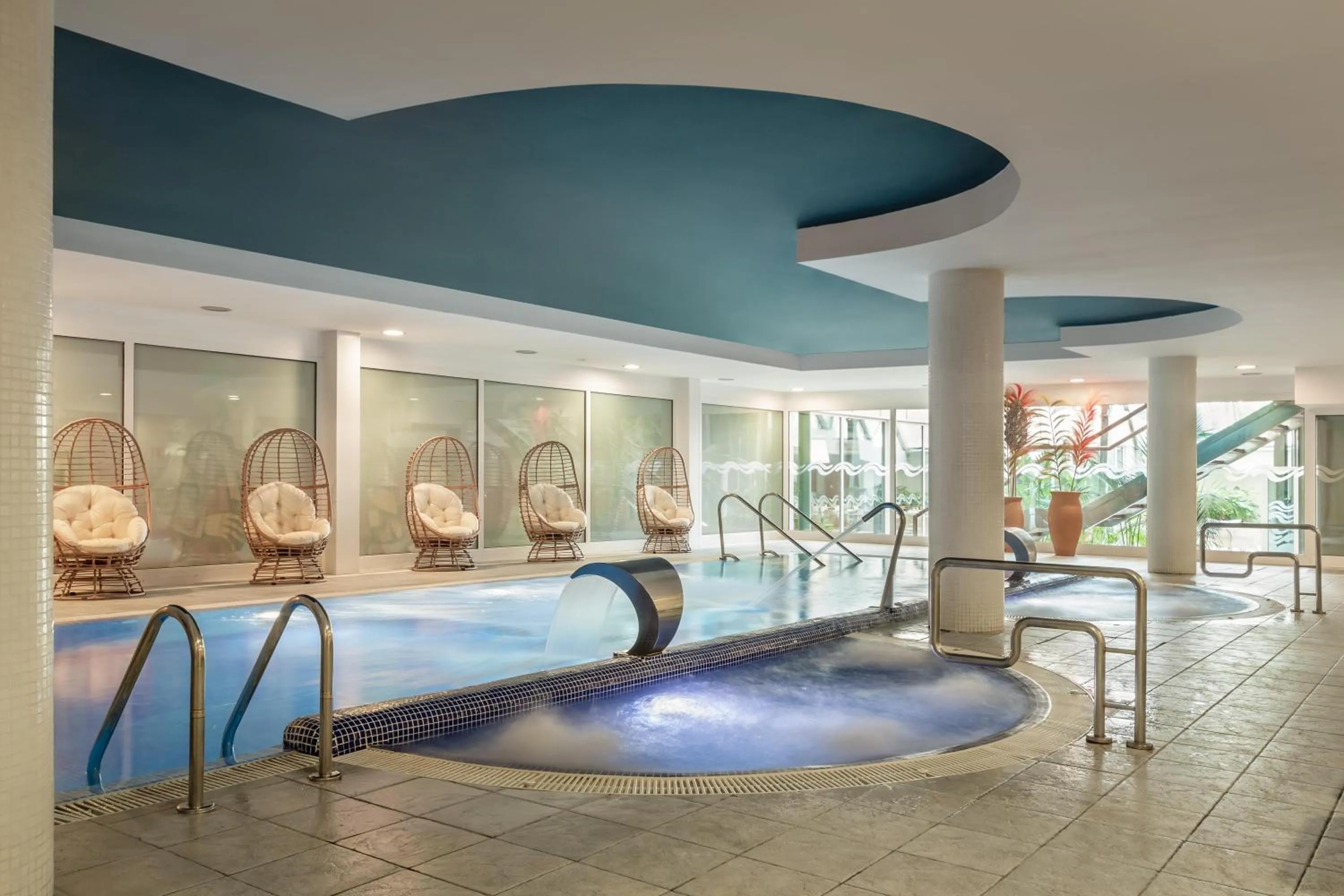 Swimming pool in ALEGRIA Caprici Verd 4 Sup