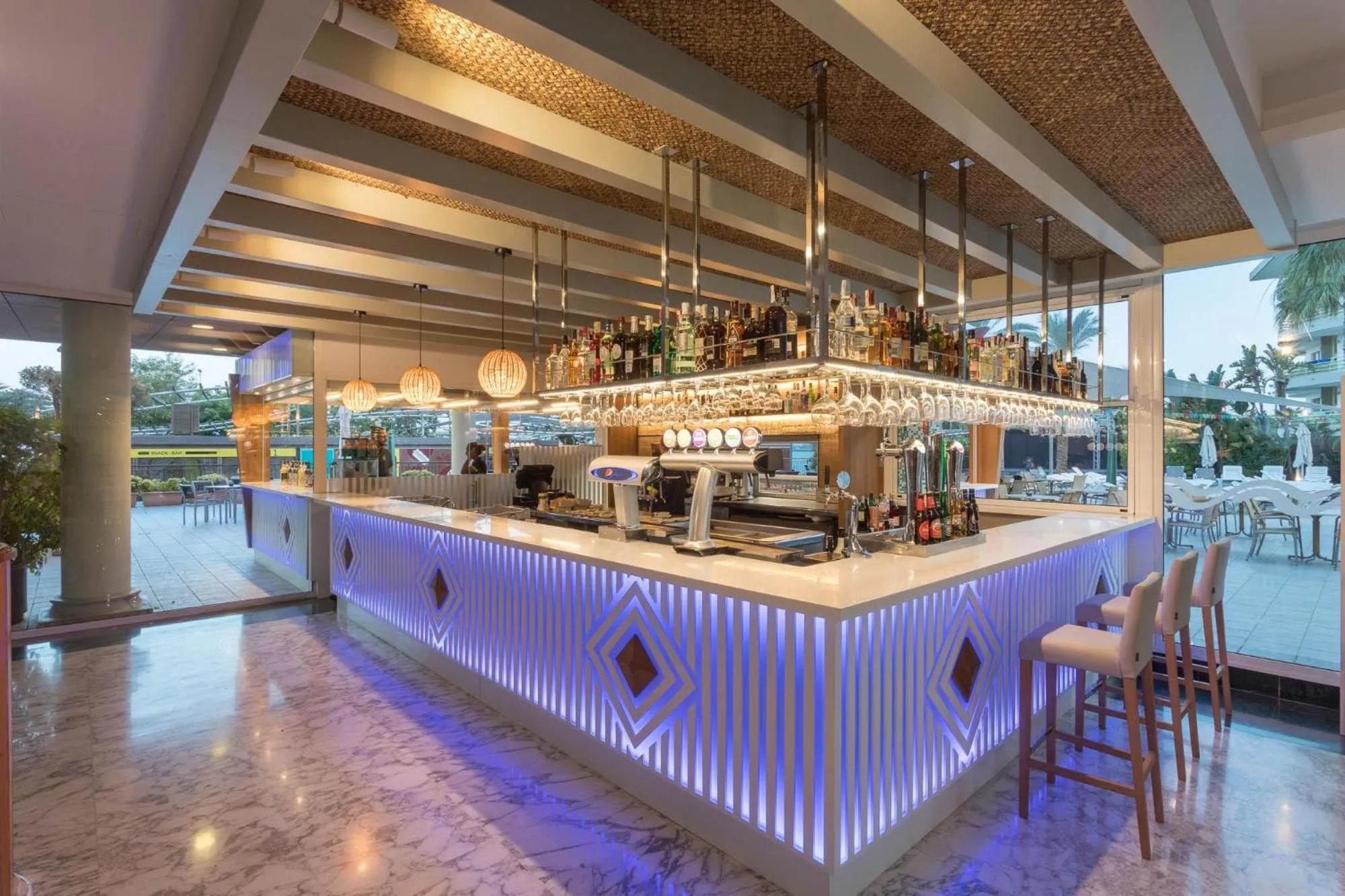 Lounge or bar in ALEGRIA Caprici Verd 4 Sup