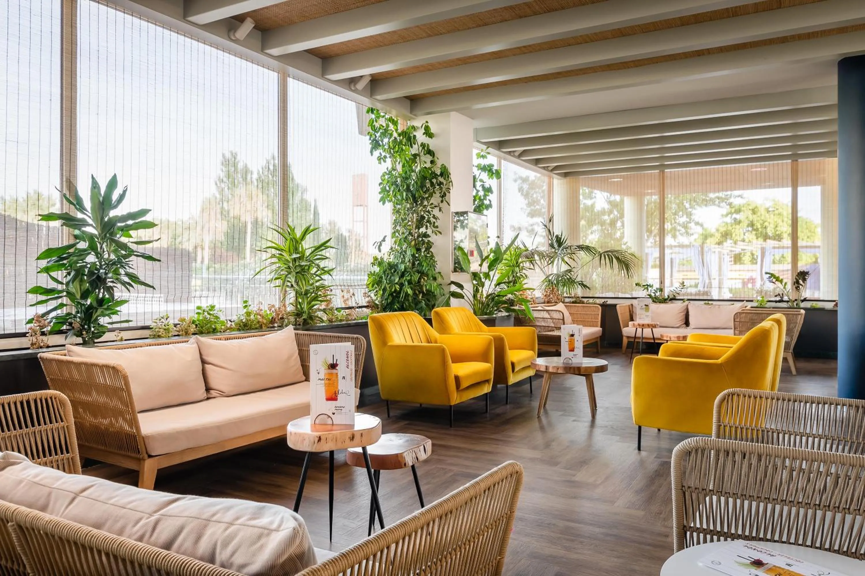 Lounge or bar in ALEGRIA Caprici Verd 4 Sup