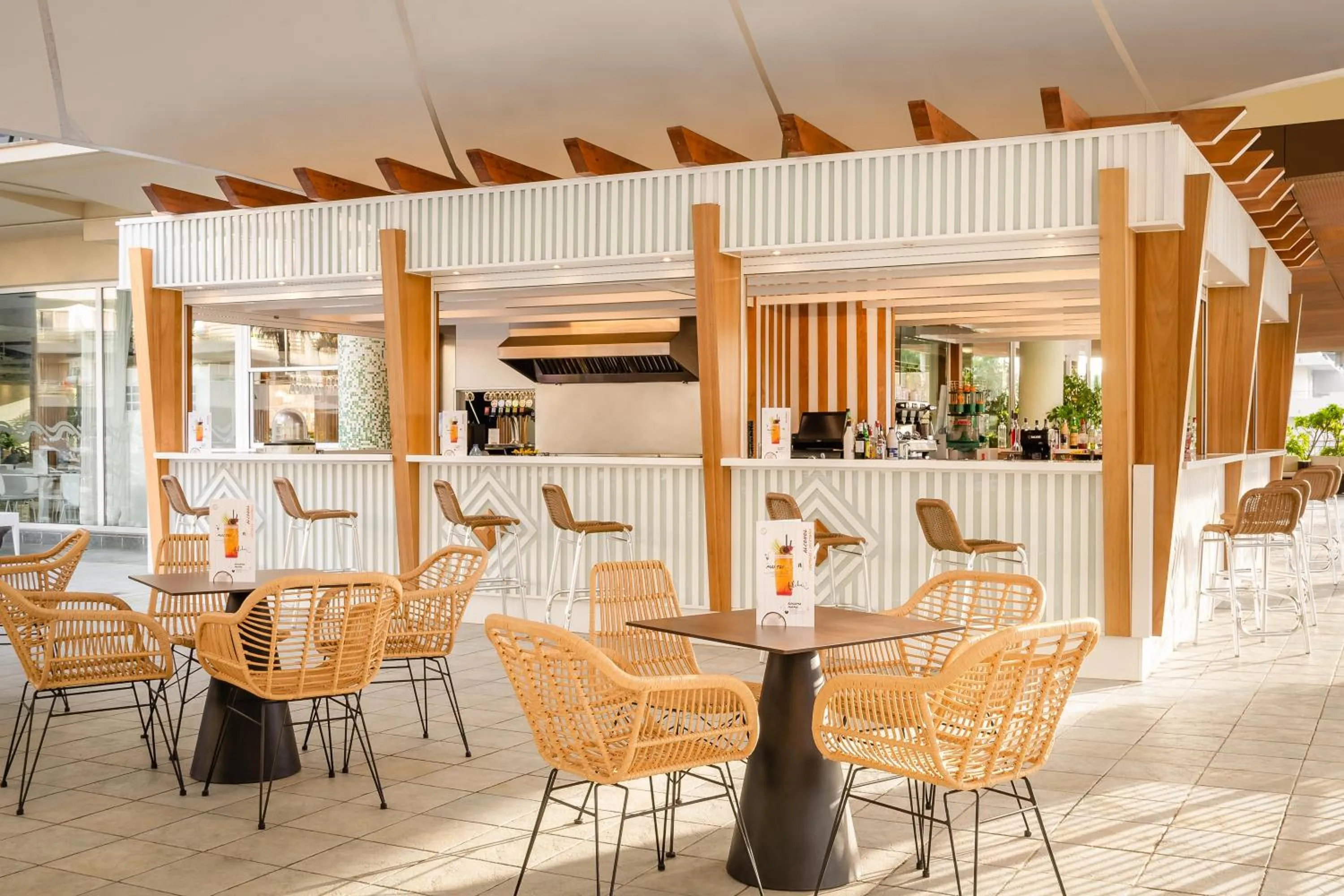 Lounge or bar in ALEGRIA Caprici Verd 4 Sup