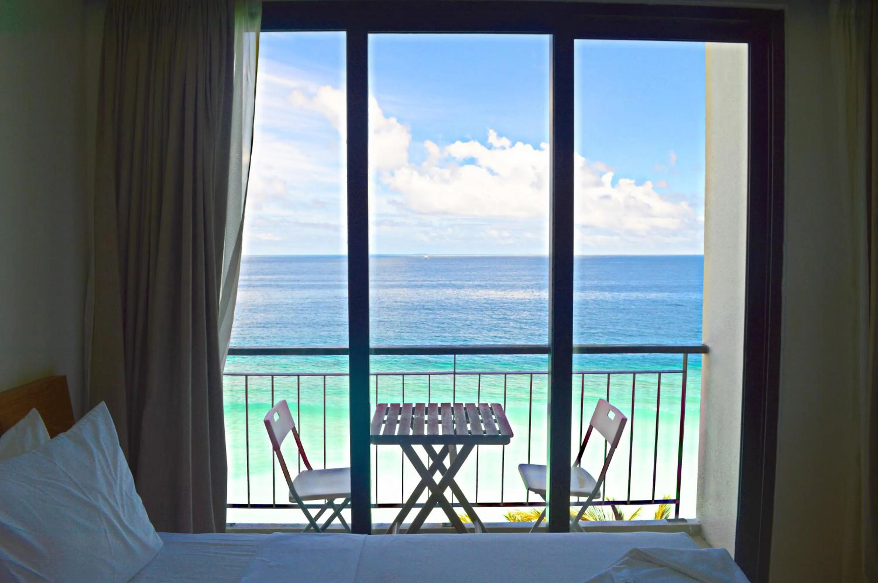 Sea view, Bed in Ranthari Hotel and Spa Ukulhas Maldives