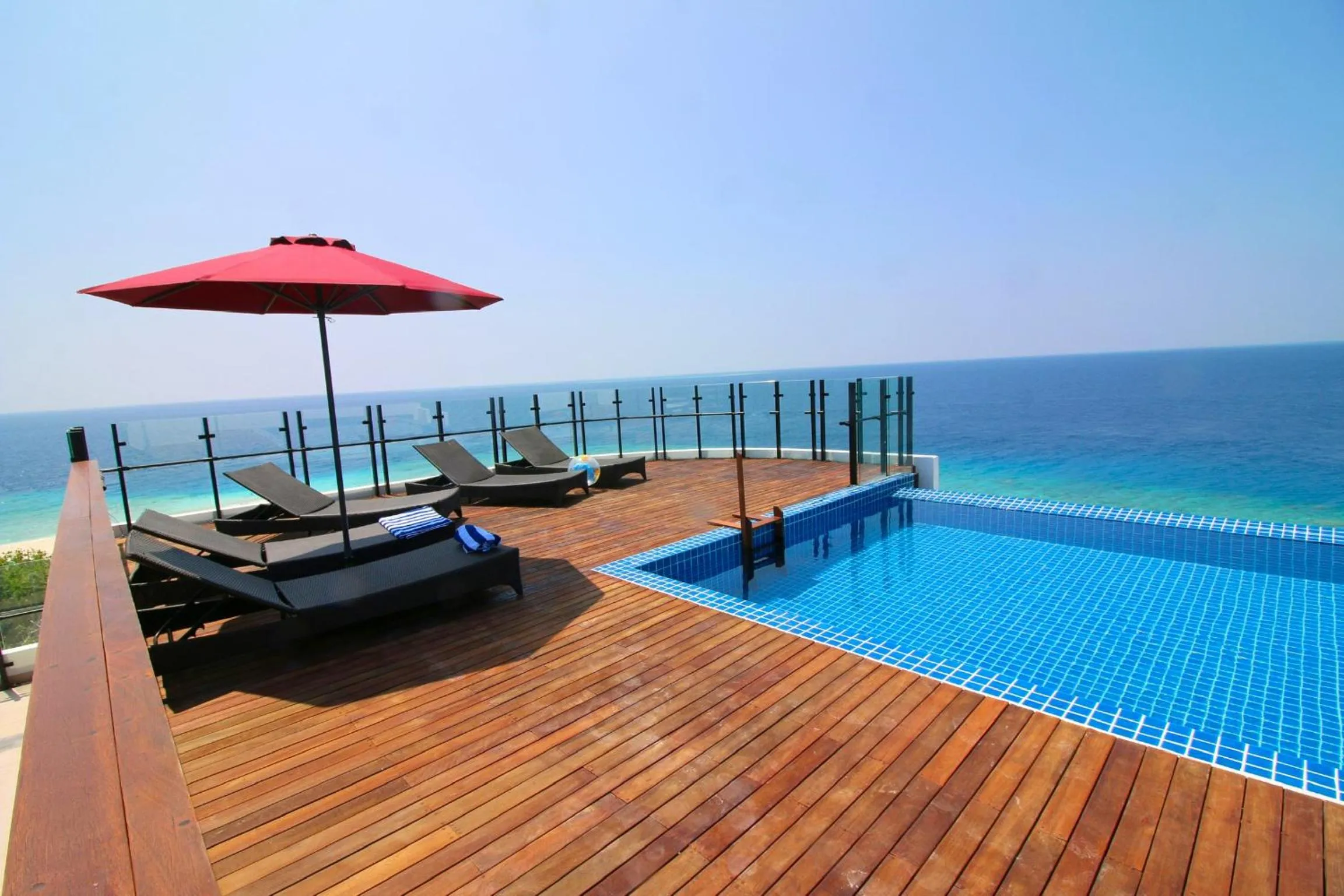 Swimming pool in Ranthari Hotel and Spa Ukulhas Maldives