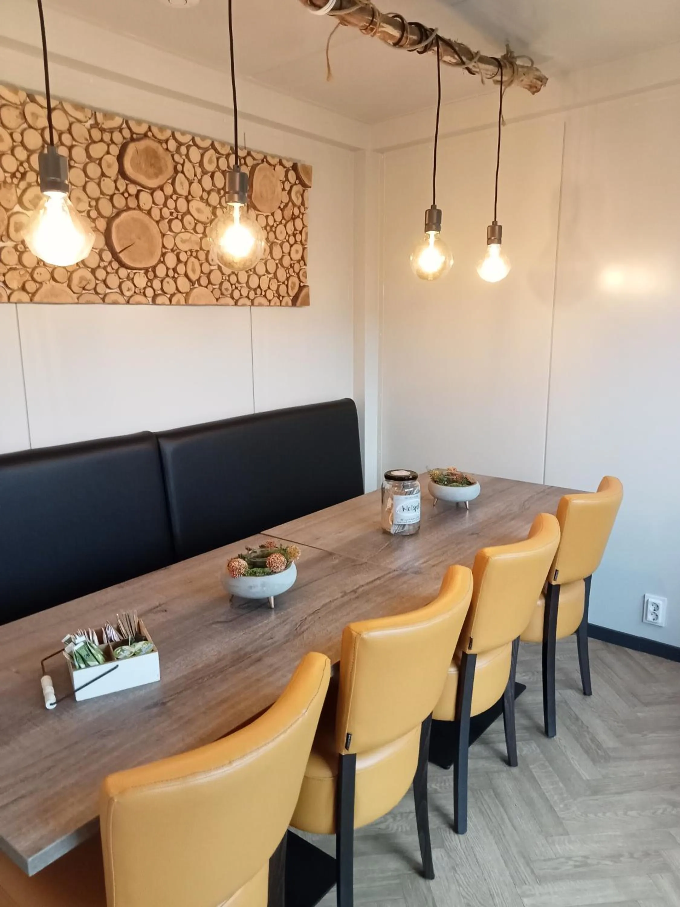 Restaurant/places to eat in Bij Maus