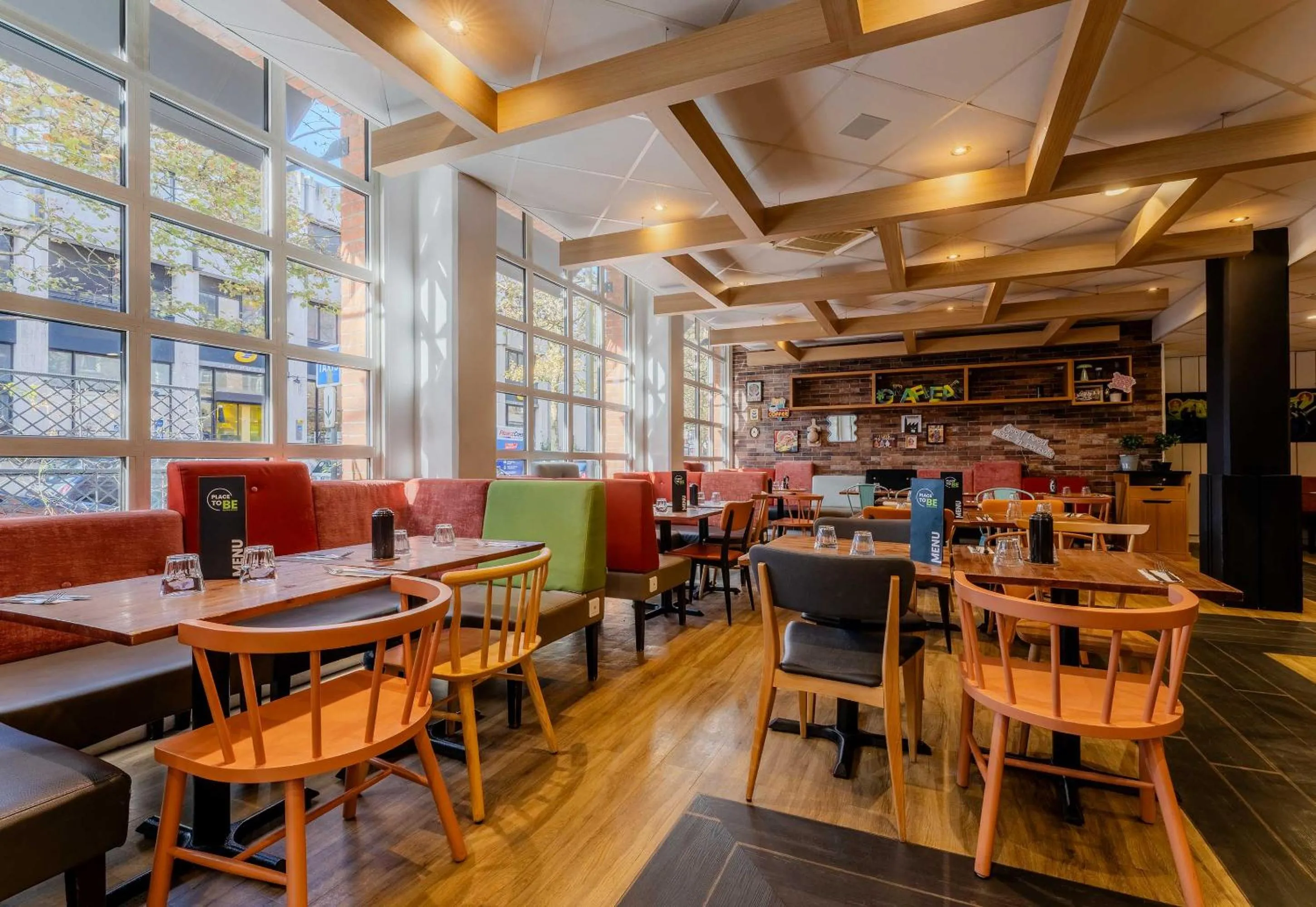 Restaurant/places to eat in B&B HOTEL Lille Roubaix Centre Grand-Place