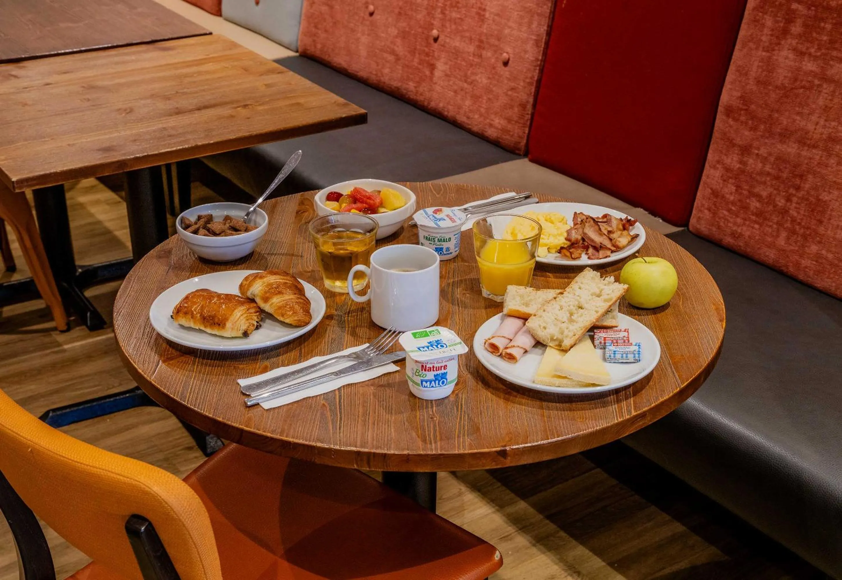 Breakfast in B&B HOTEL Lille Roubaix Centre Grand-Place