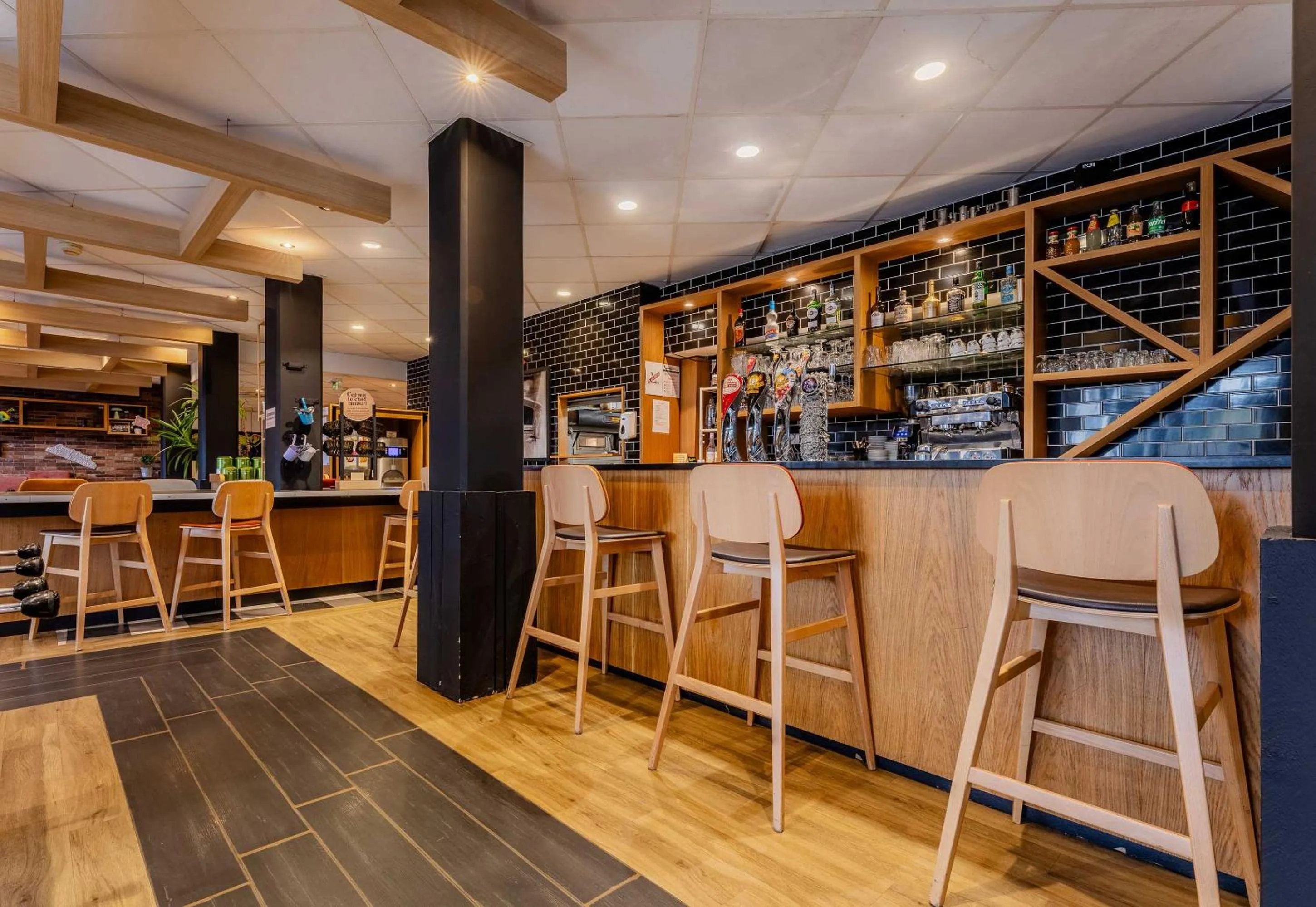 Lounge or bar in B&B HOTEL Lille Roubaix Centre Grand-Place