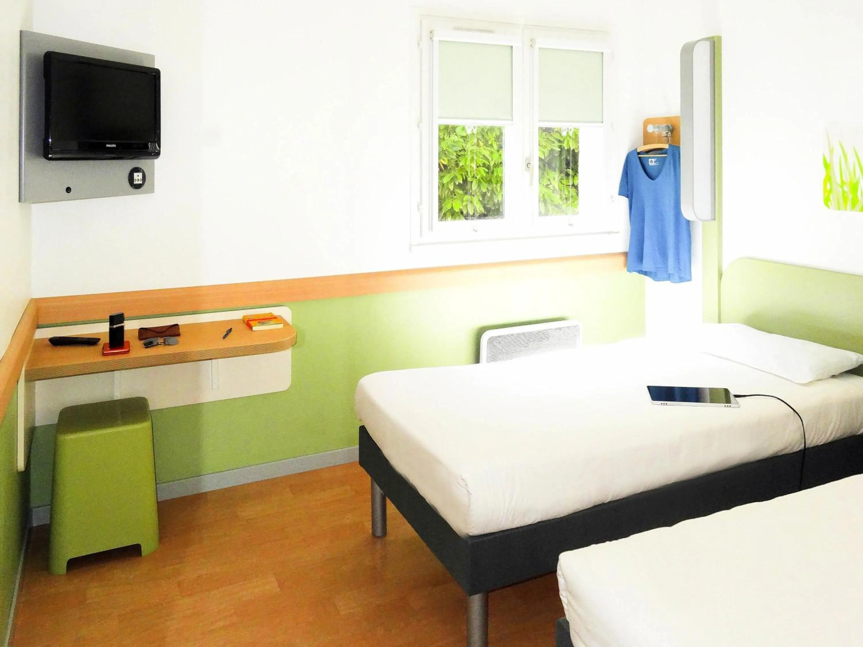 Bedroom, Bed in ibis budget Marne la Vallée