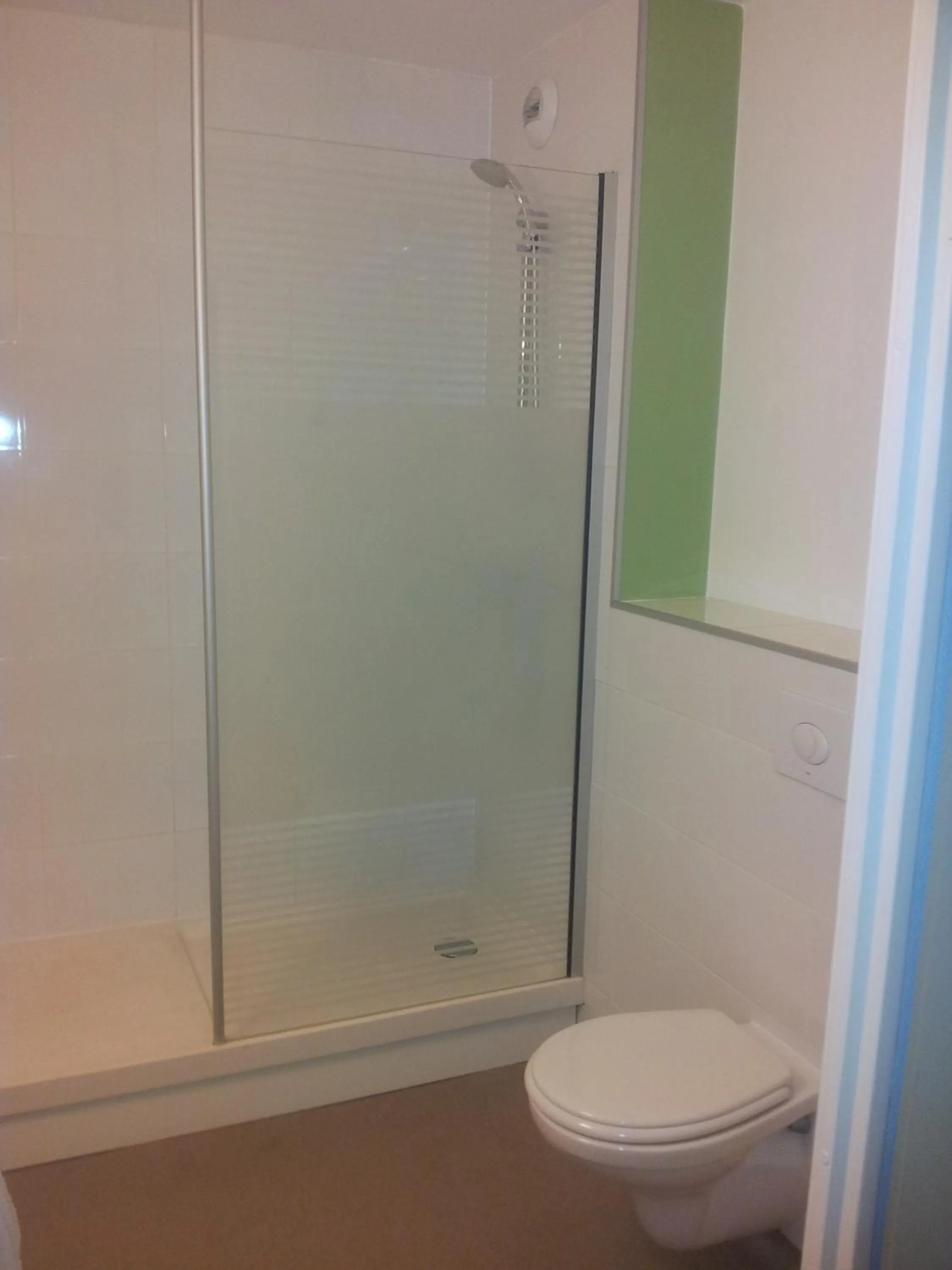 Bathroom in ibis budget Marne la Vallée