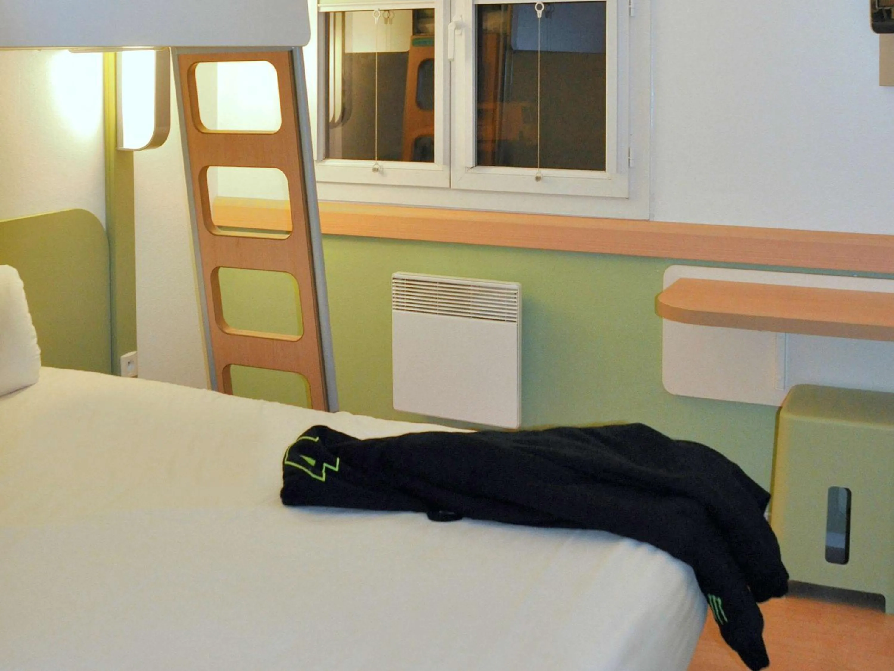 Photo of the whole room, Bed in ibis budget Marne la Vallée