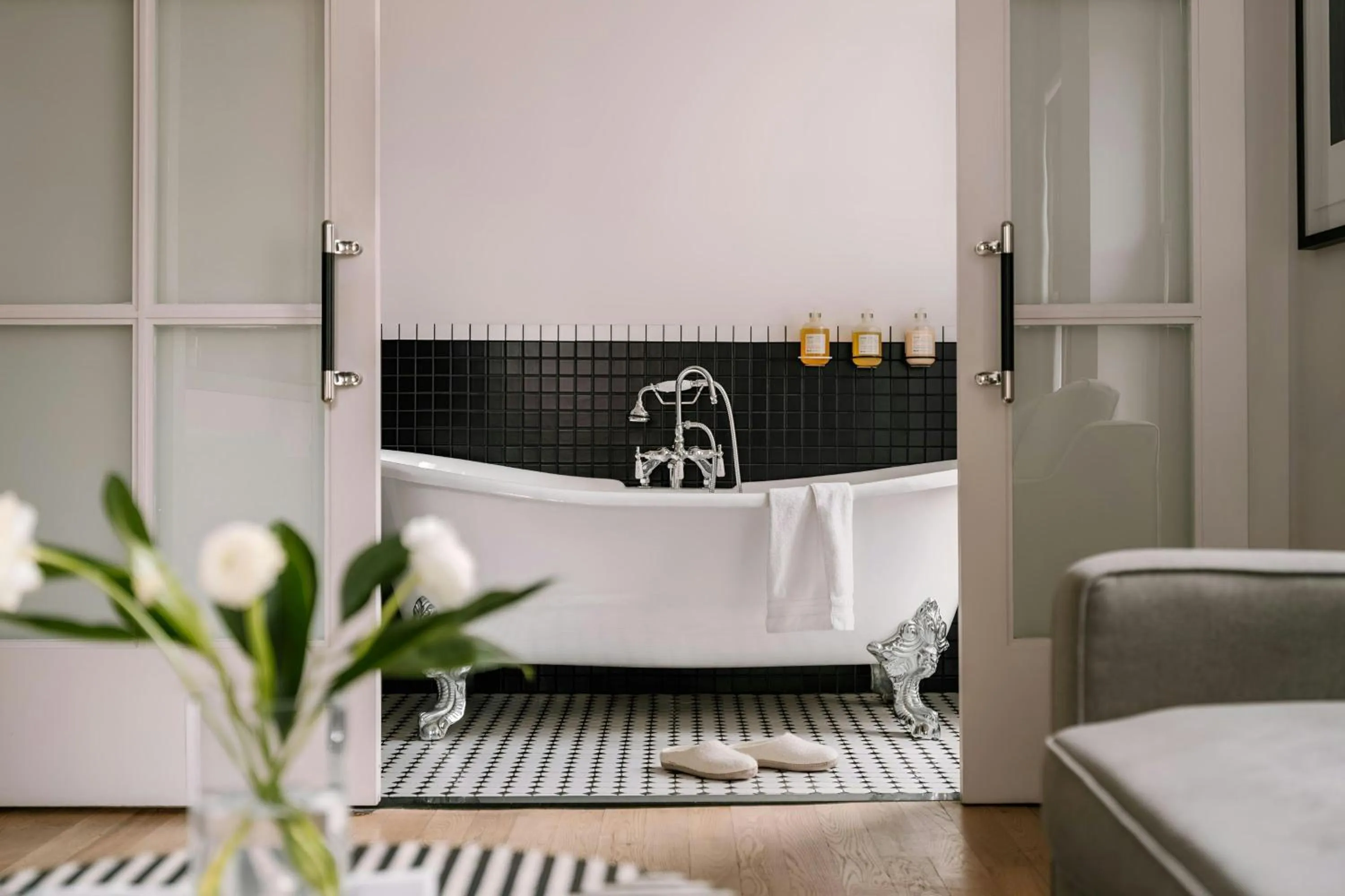 Bathroom, Bed in Duane Street Hotel Tribeca, Sonder by Marriott Bonvoy