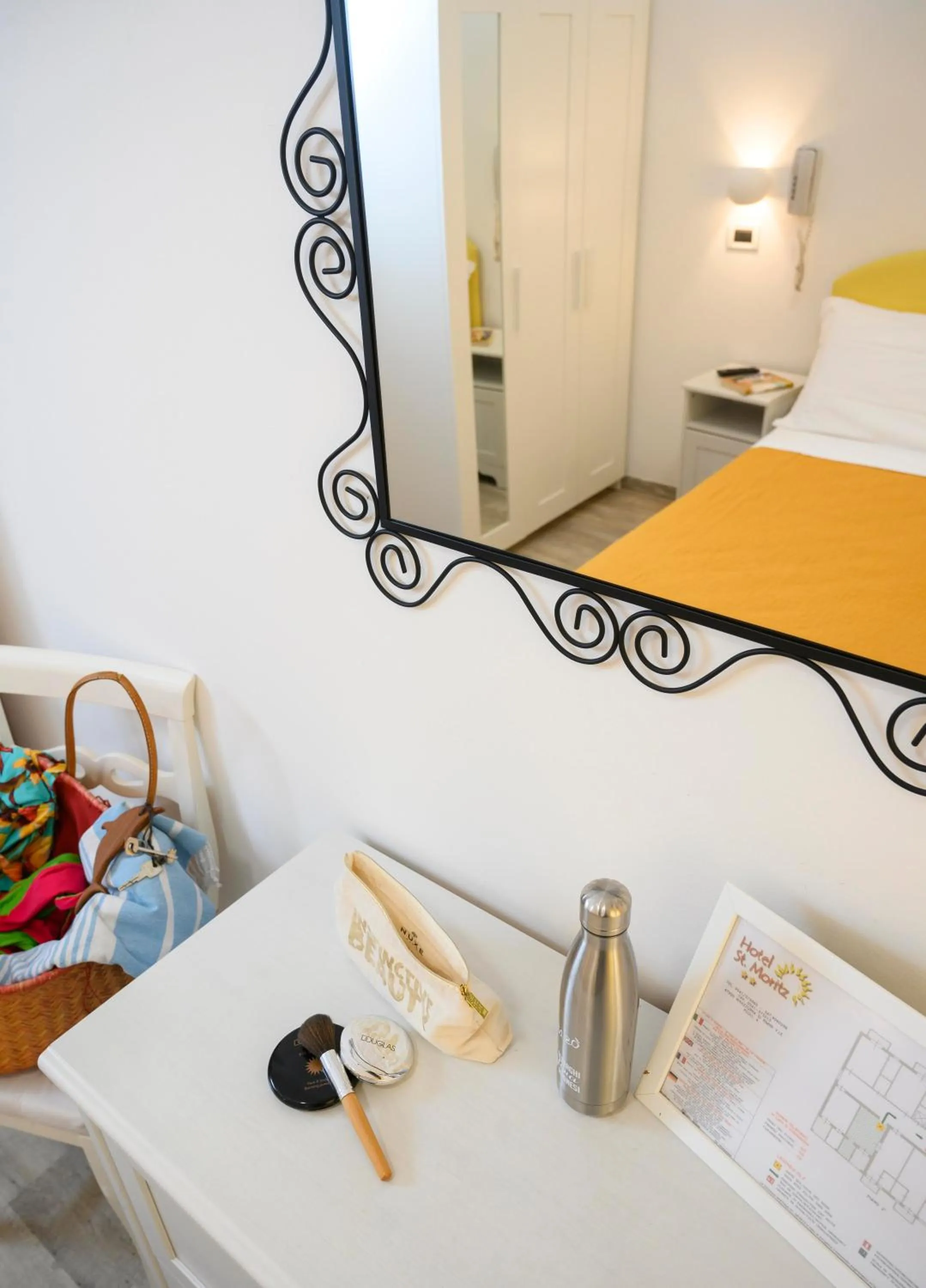 Bedroom, Bed in Hotel St. Moritz