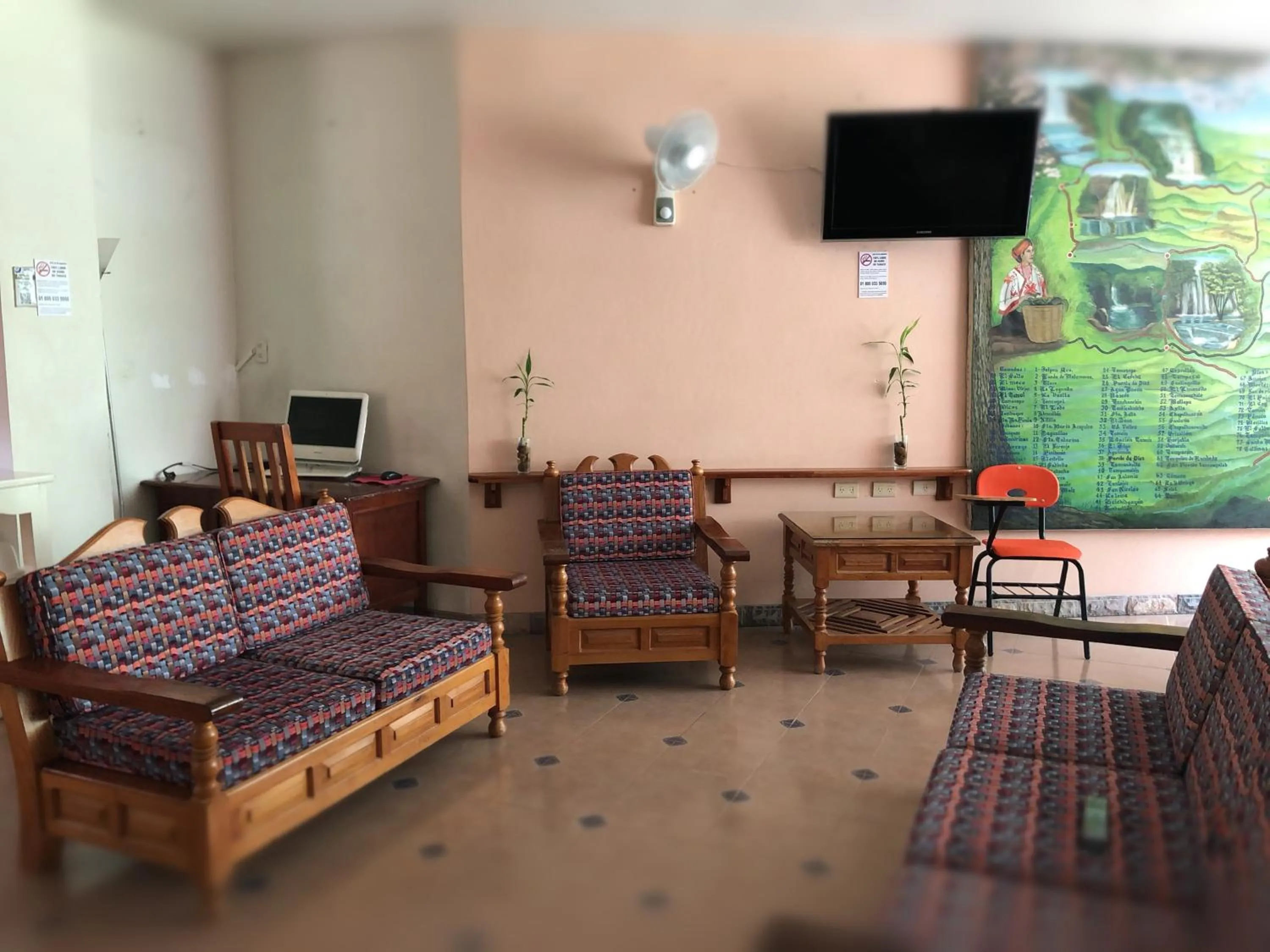 Communal lounge/ TV room in Hotel Paraiso Huasteco
