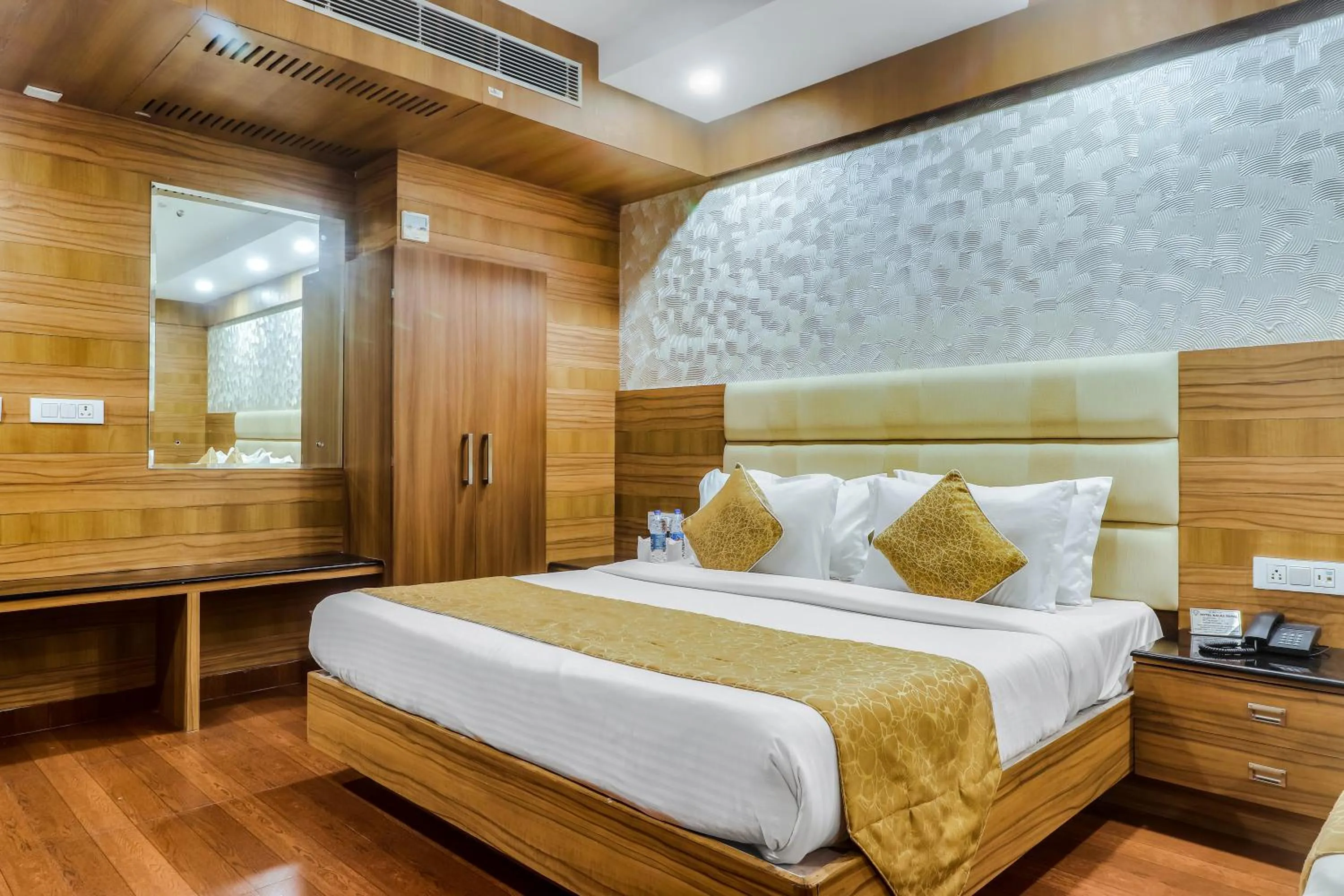 Bedroom, Bed in Hotel Kalka Royal