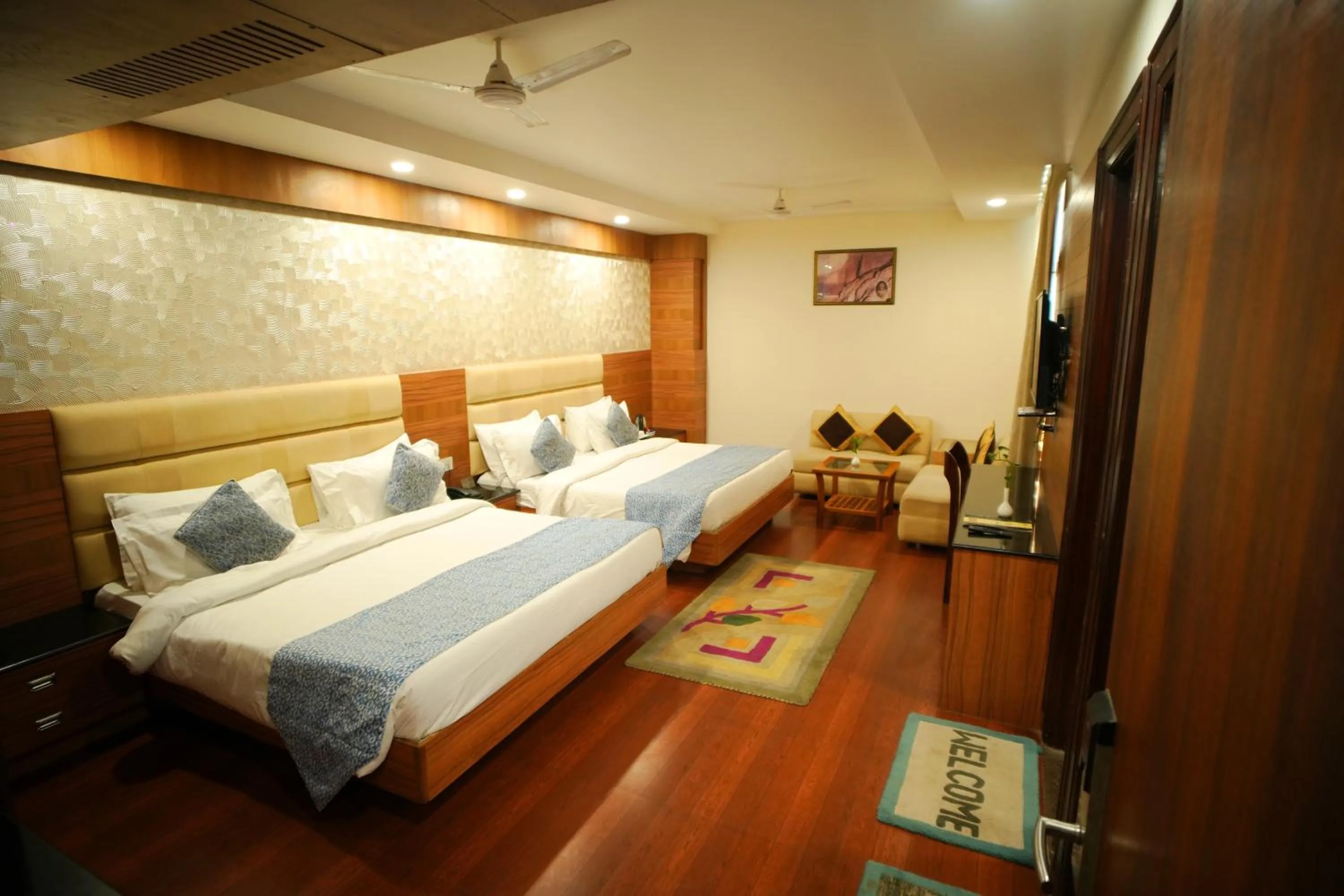 Bed in Hotel Kalka Royal