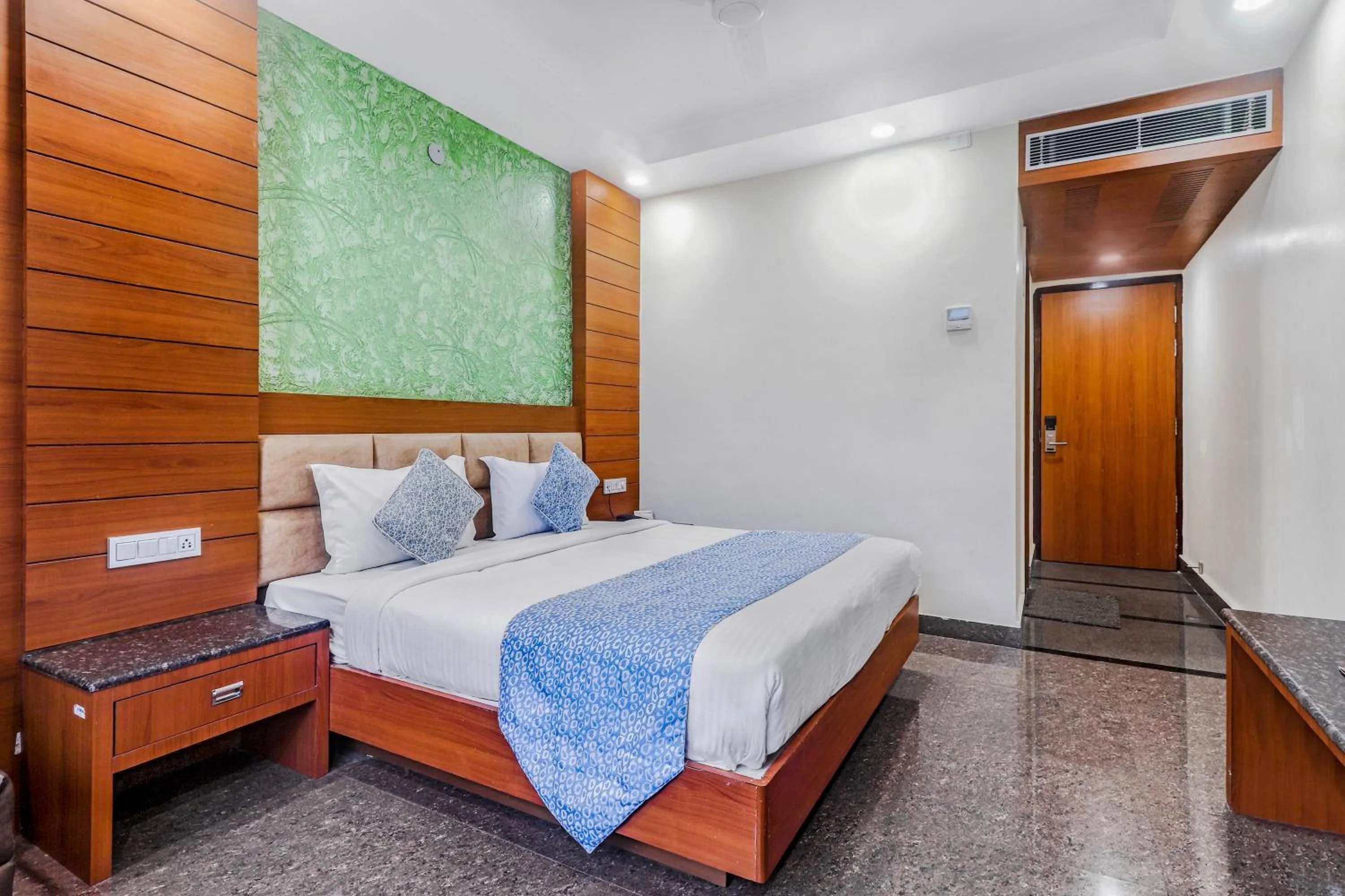 Bedroom, Bed in Hotel Kalka Royal