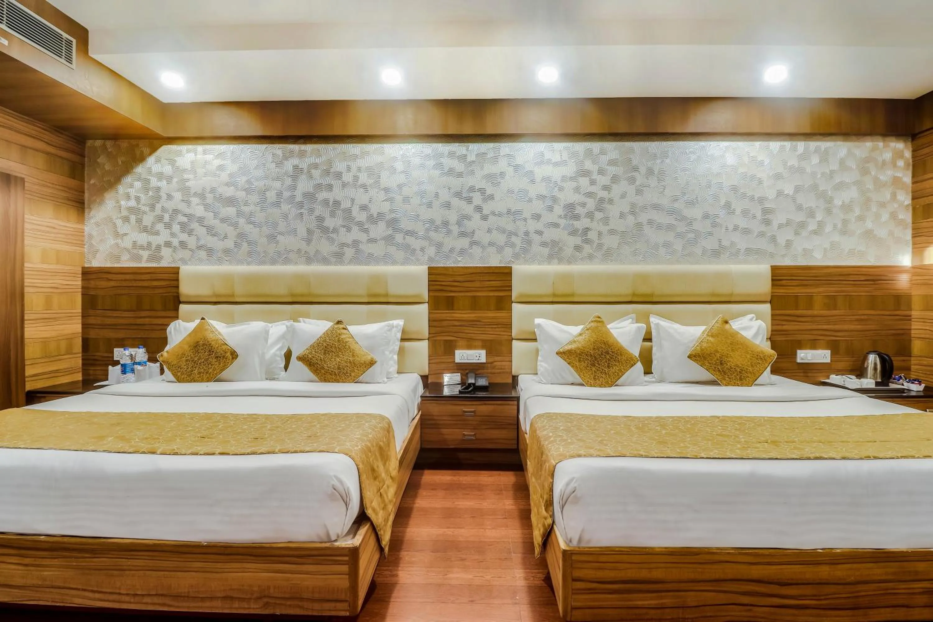 Bedroom, Bed in Hotel Kalka Royal