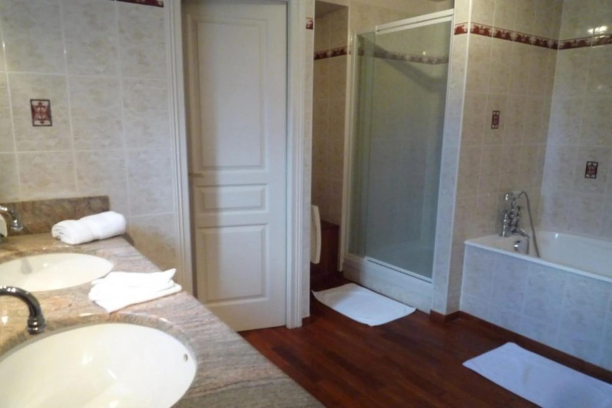 Bathroom in Château de Behen