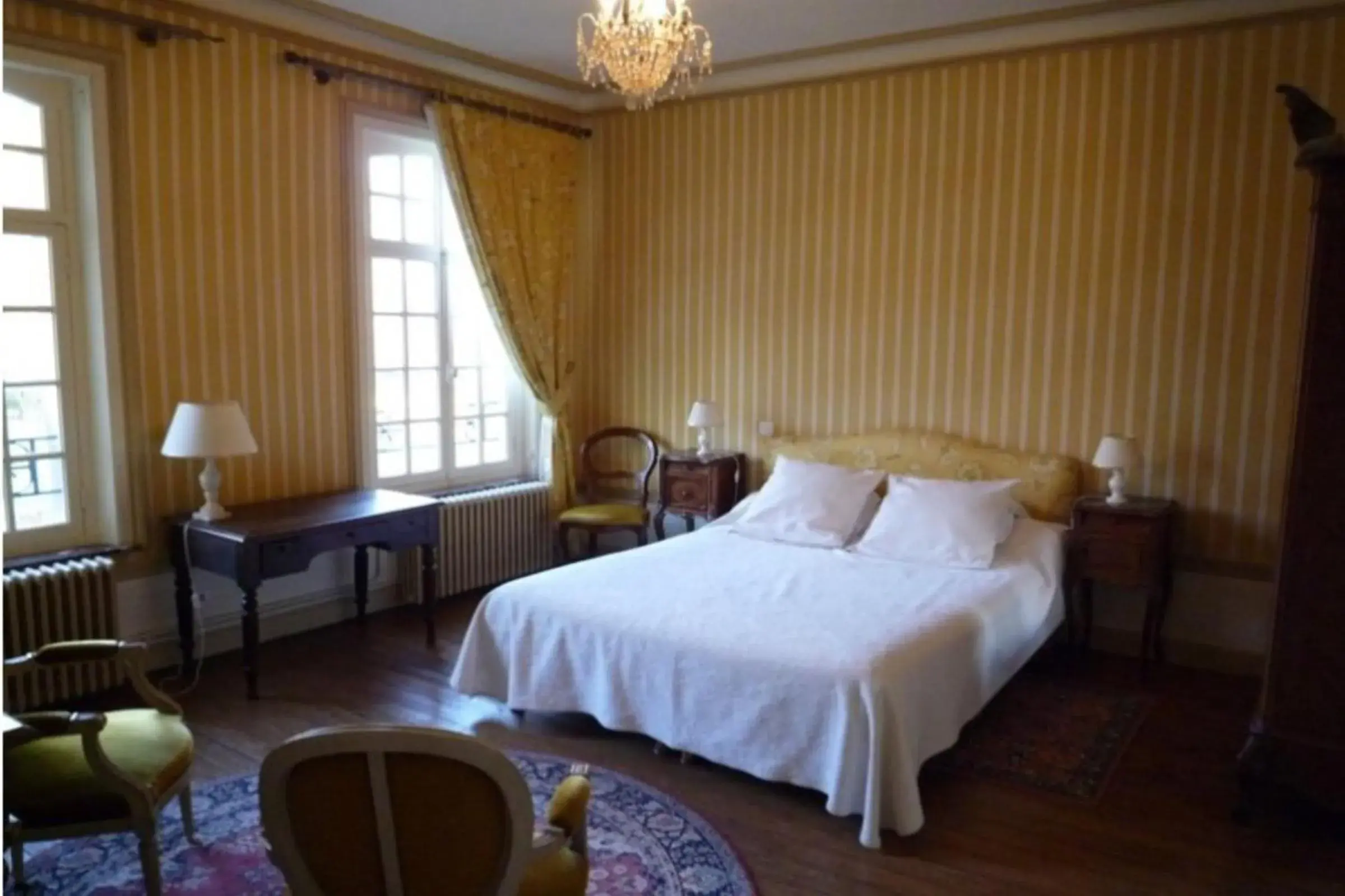 Deluxe Double Room with Bath - single occupancy in Château de Behen Deluxe Double Room with Bath - single occupancy in Château de Behen