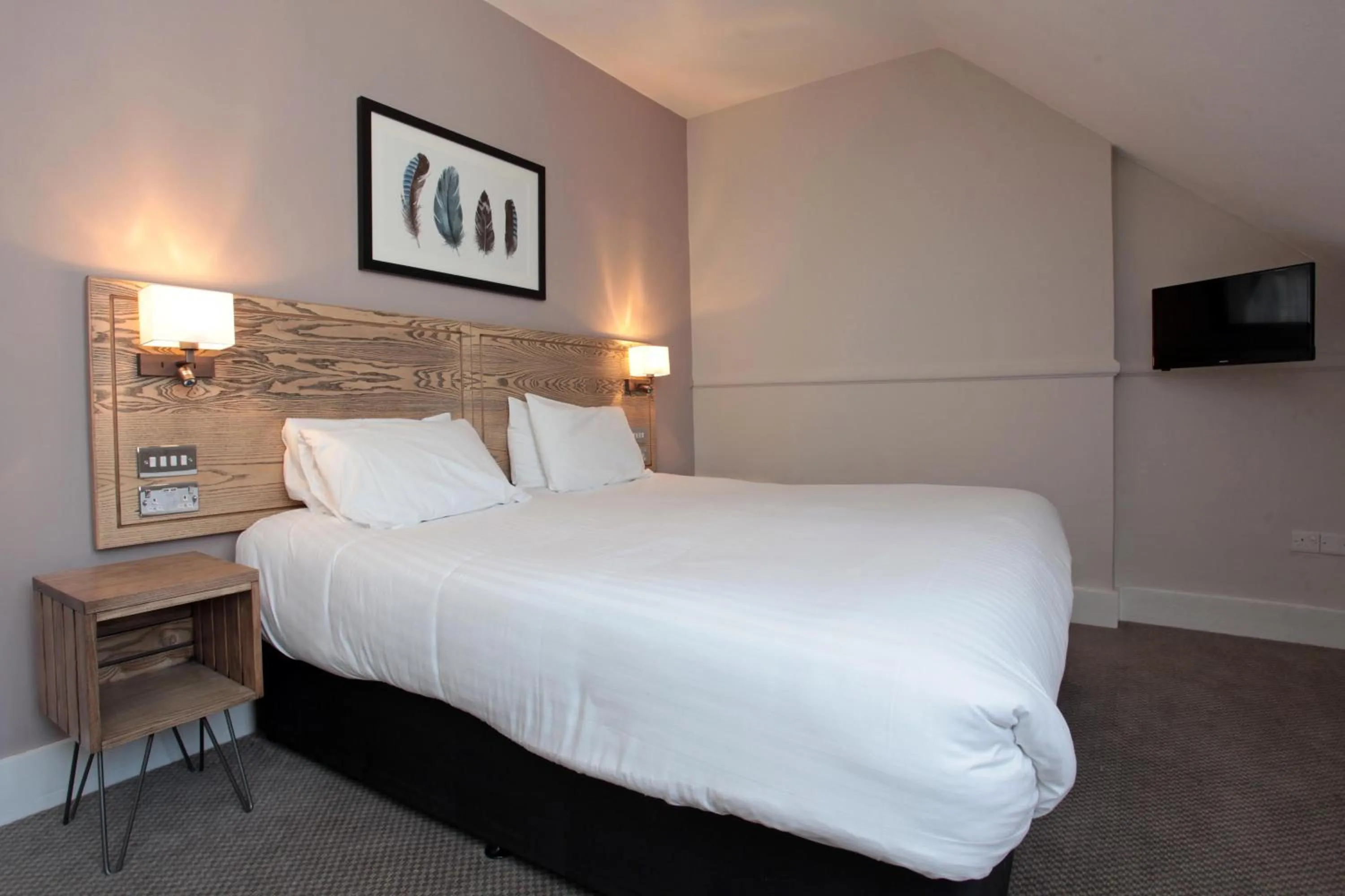 Bedroom, Bed in Bear Inn, Somerset by Marston's Inns