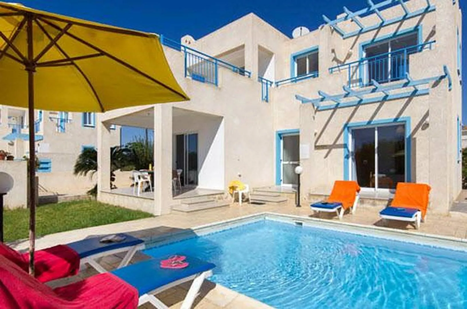Swimming pool in Philippos Paphos villas - villa 3