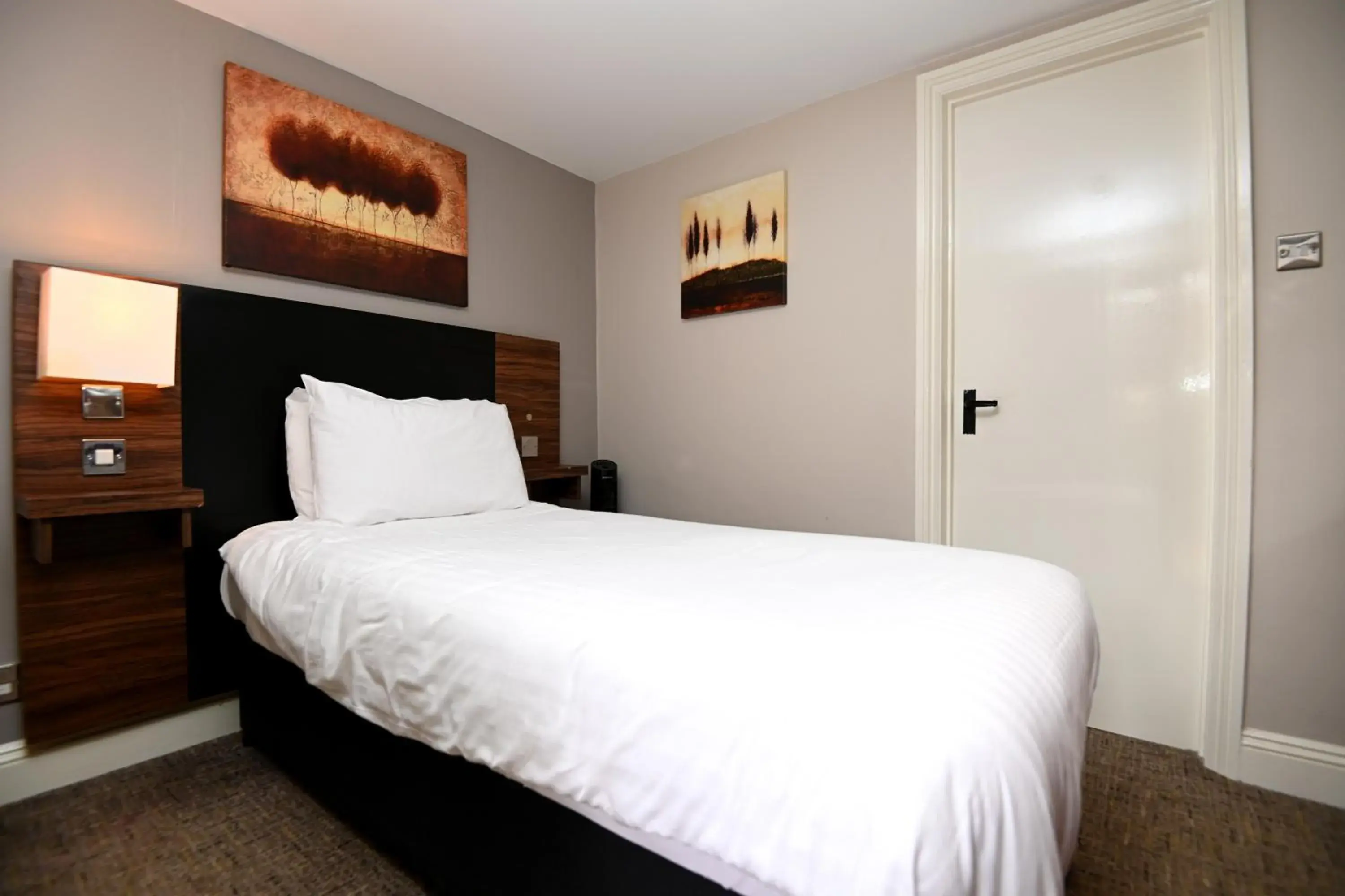 Standard Single Room in Original White Hart, Ringwood by Marston's Inns Standard Single Room in Original White Hart, Ringwood by Marston's Inns