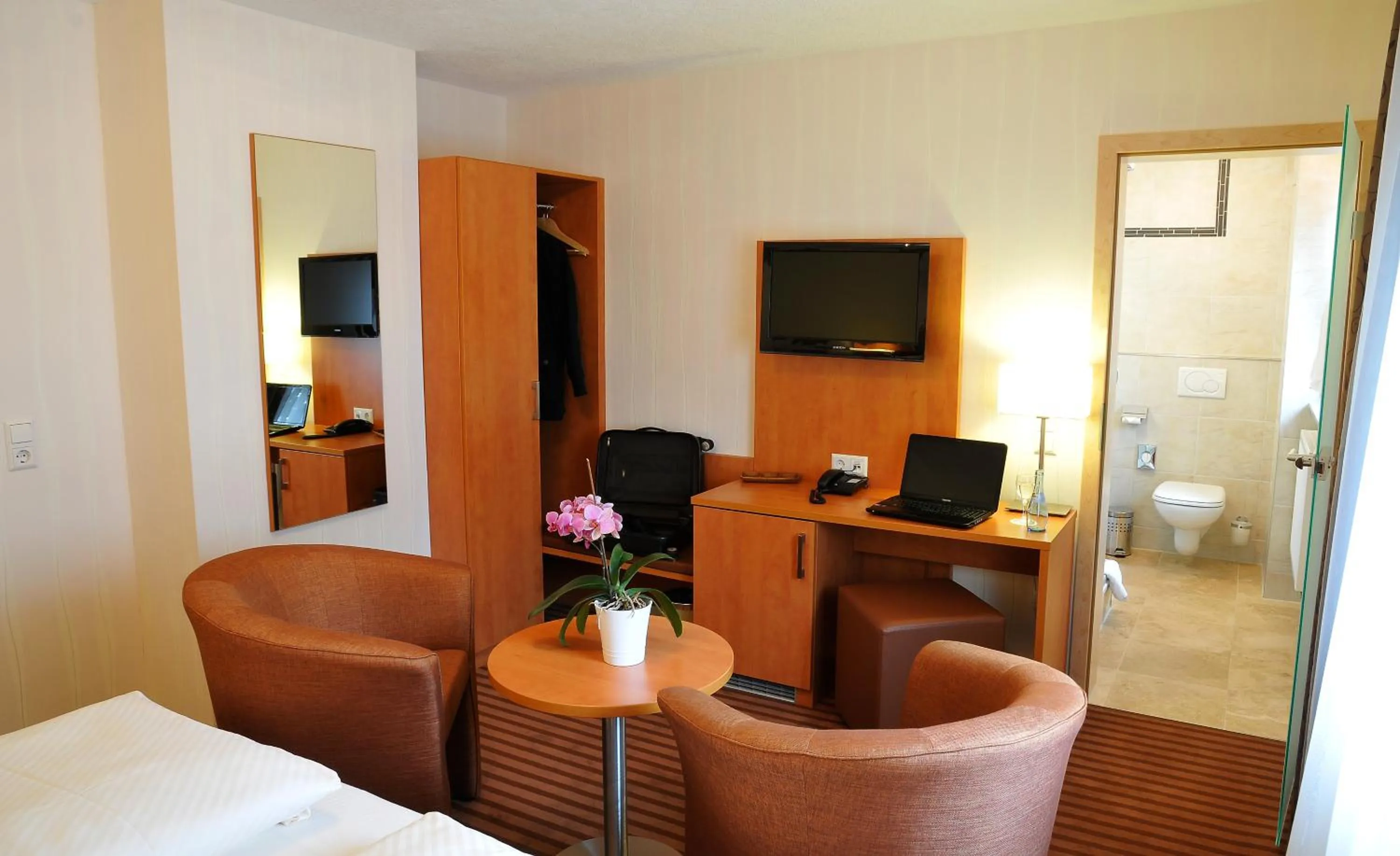 Living room, Bed in Hotel Nothwang