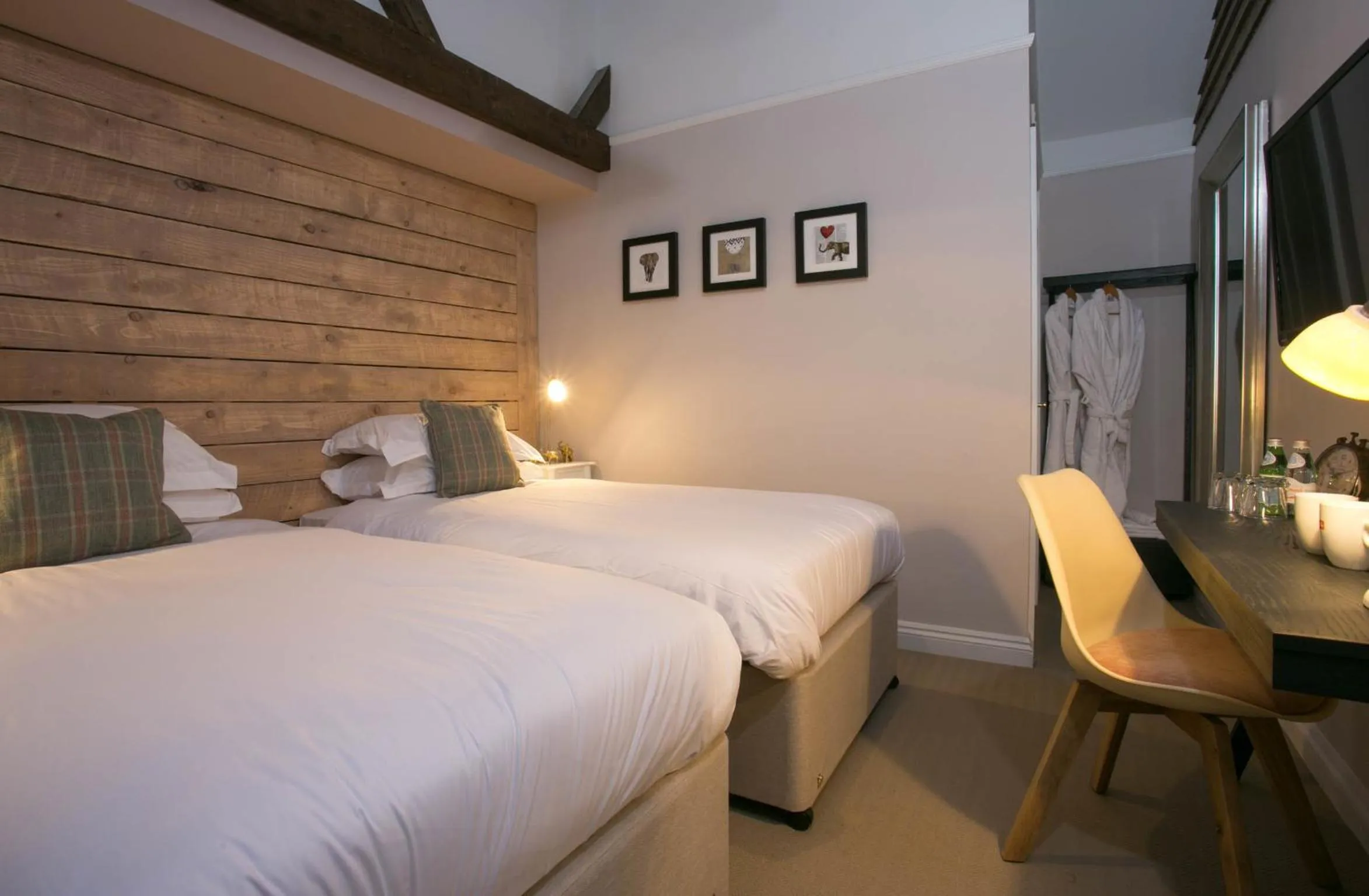 Bedroom, Bed in The Elephant at the Market