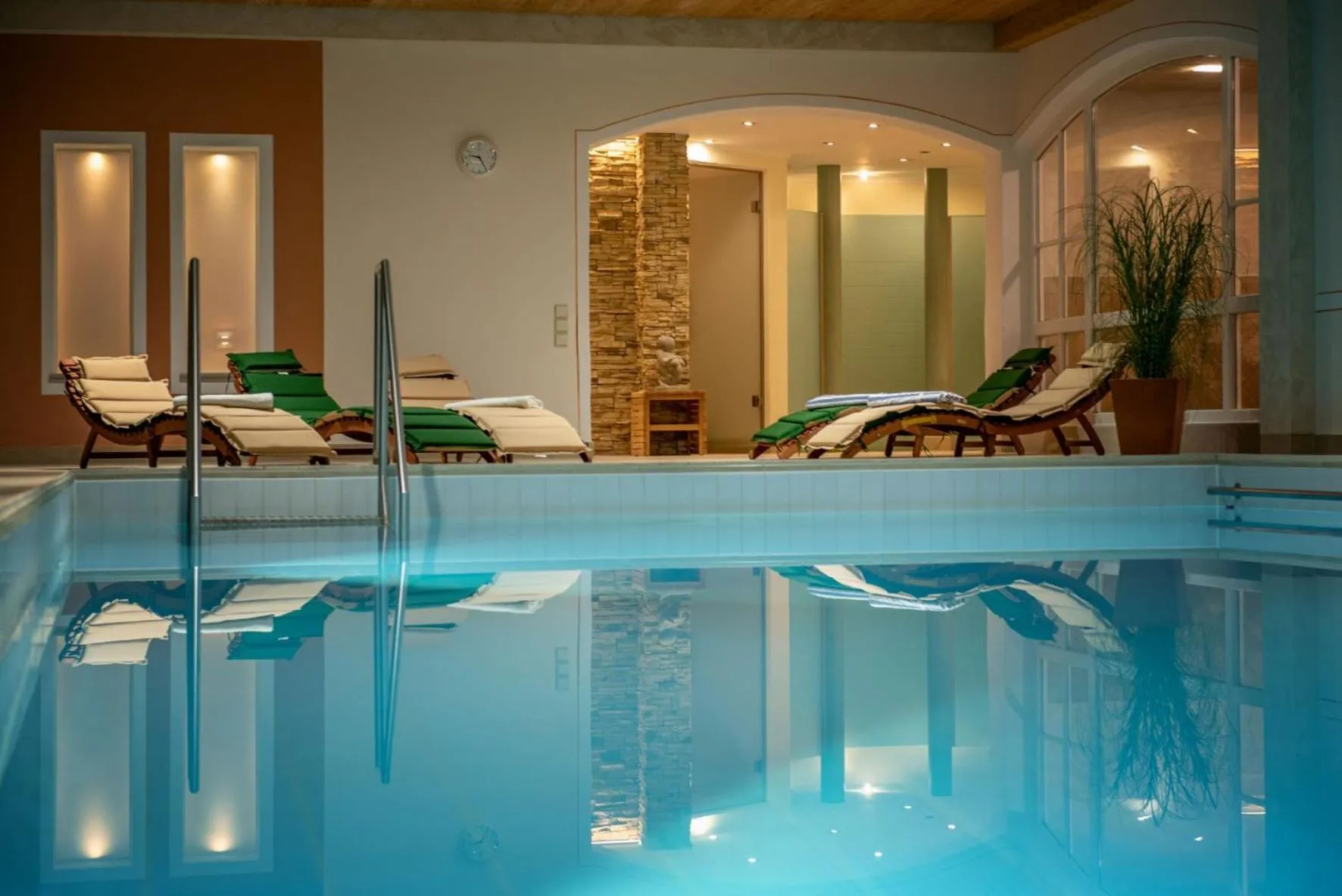 Swimming pool in Interest Vitalhotel - Partnerbetrieb von Oberstaufen PLUS