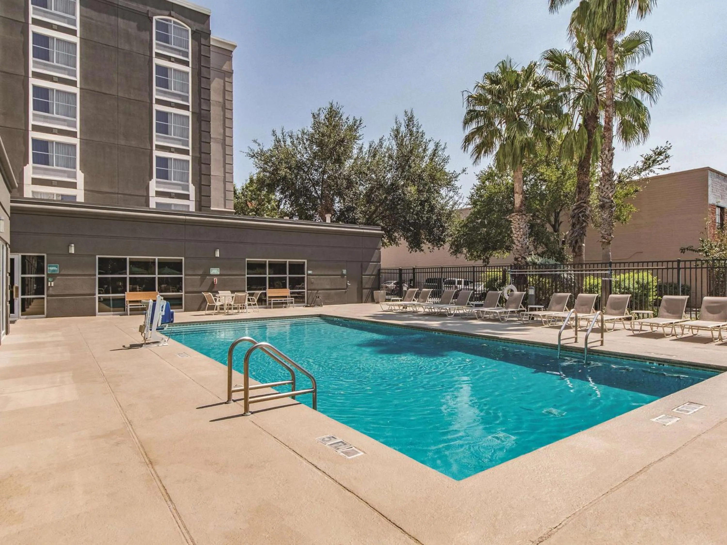 Pool view in La Quinta Inn & Suites by Wyndham San Antonio Downtown
