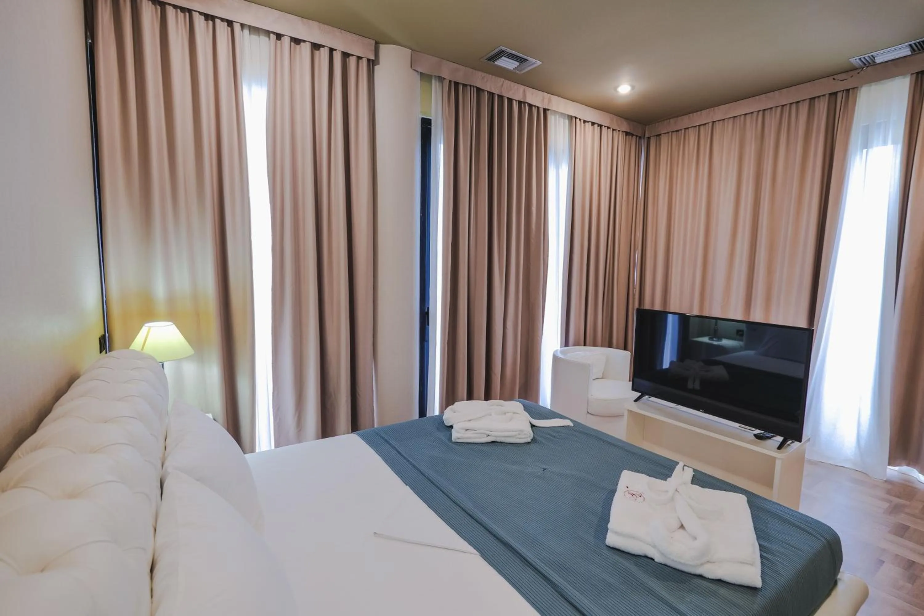 Bed in Rapo's Resort Hotel