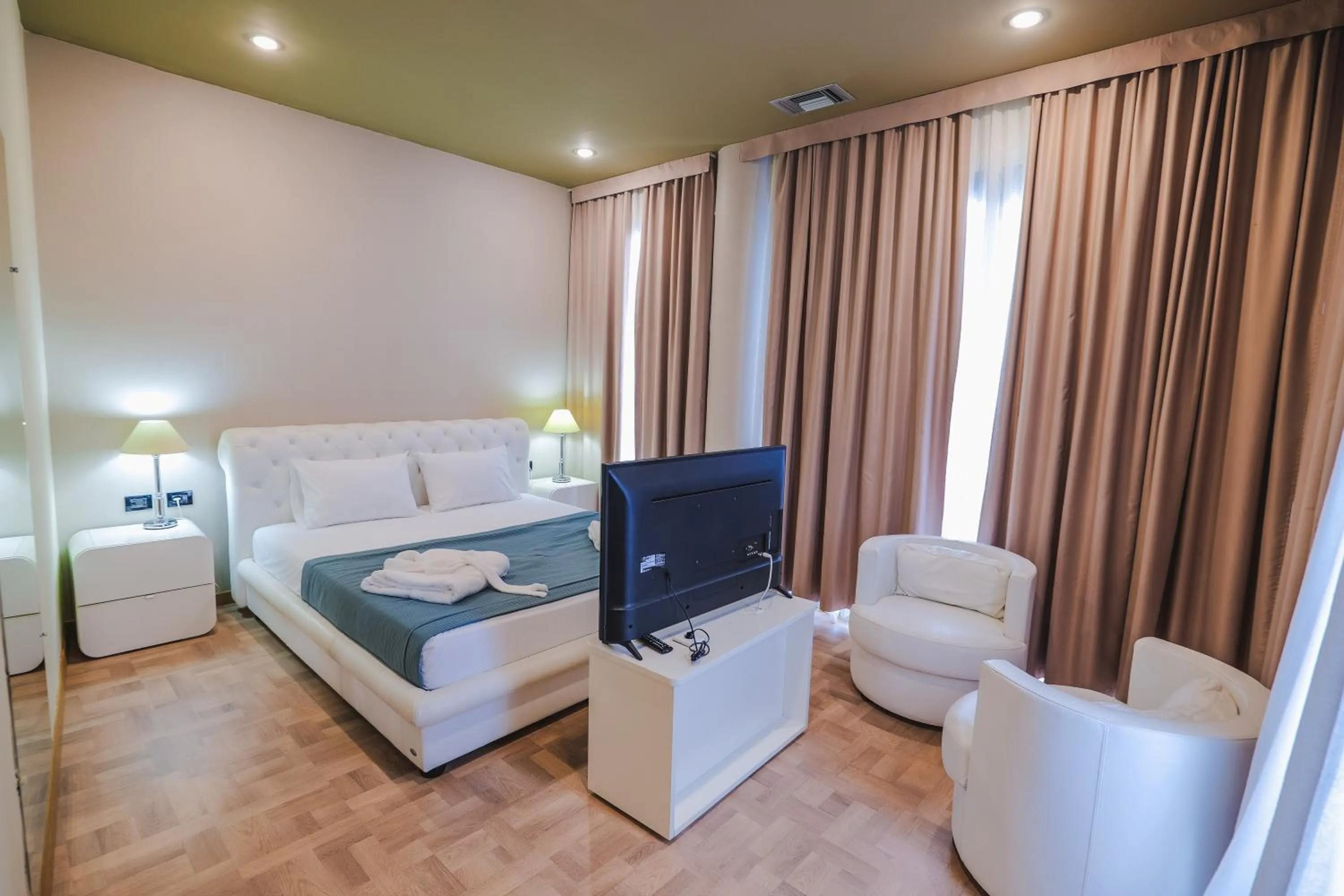 Bedroom, Bed in Rapo's Resort Hotel